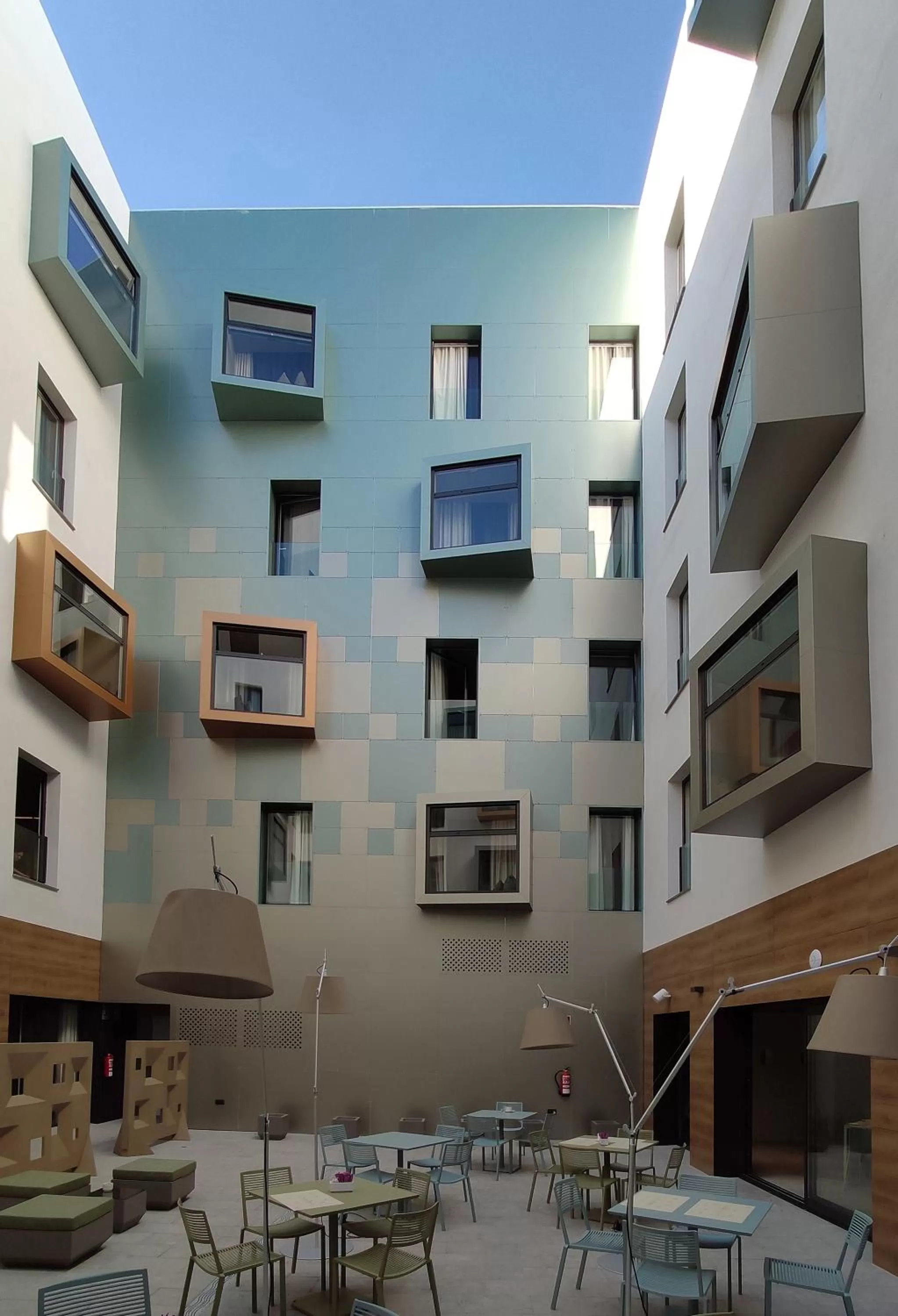 Inner courtyard view in Hotel Macià Sevilla Kubb