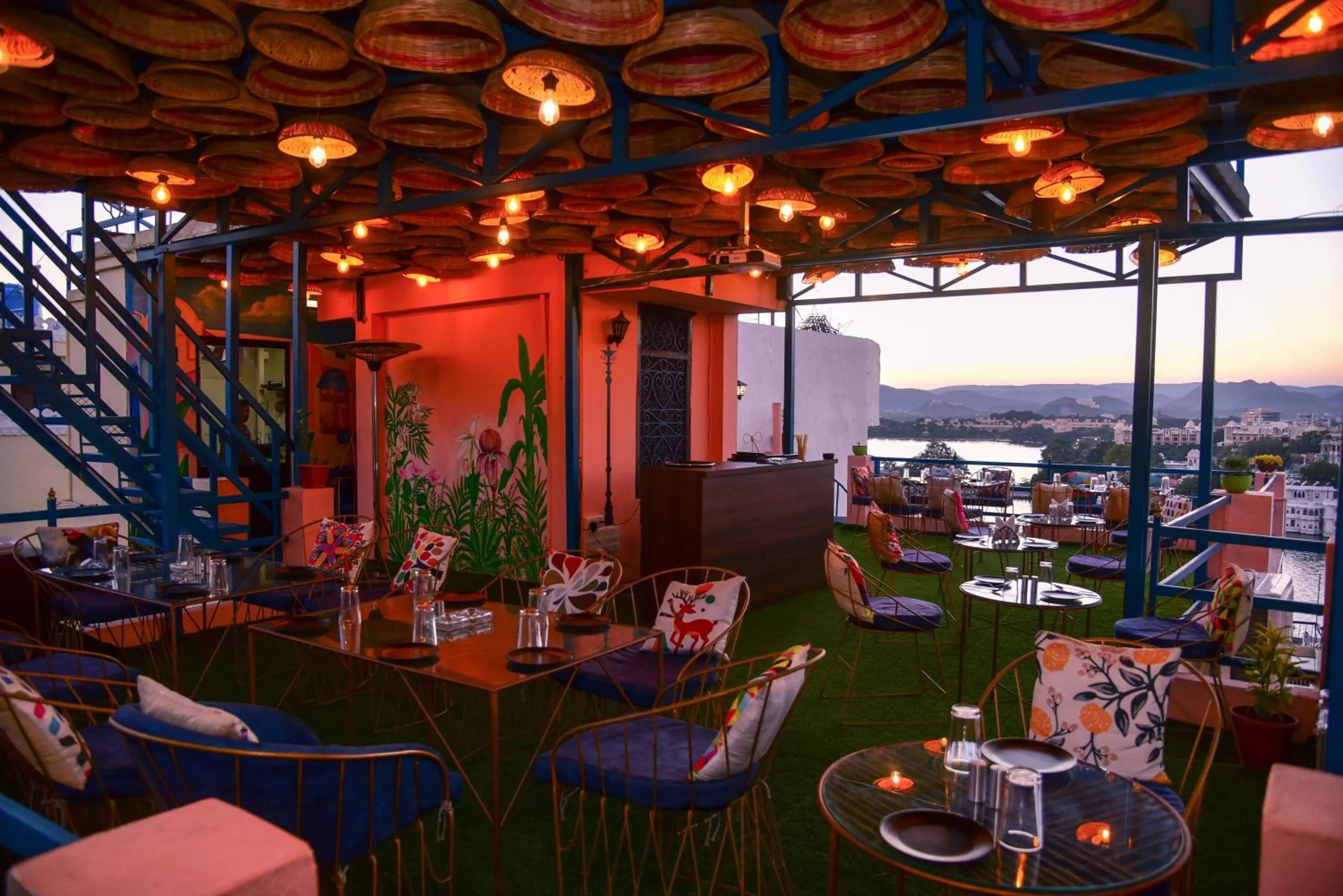 Restaurant/places to eat in Hotel Casa by the lake