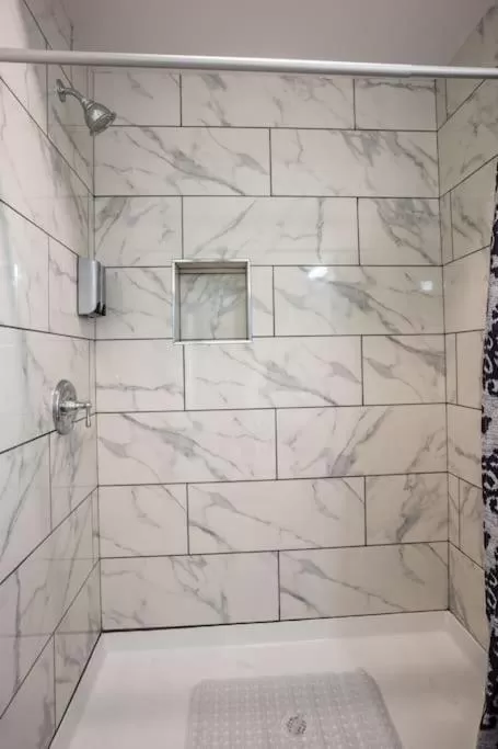 Bathroom in Next to San Diego Downtown - Cali King Size Studio
