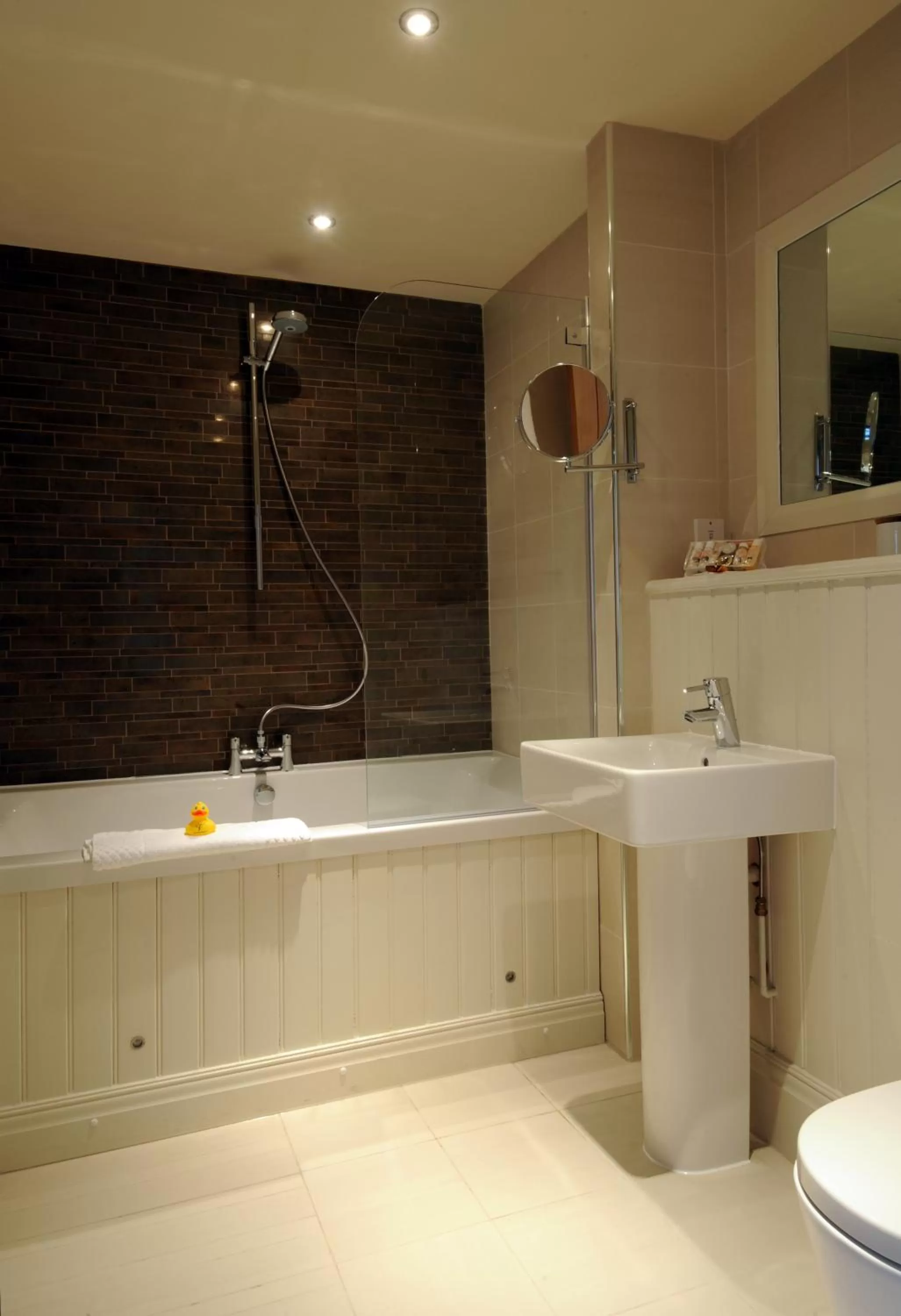 Bathroom in Velvet Hotel Manchester, WorldHotels Crafted