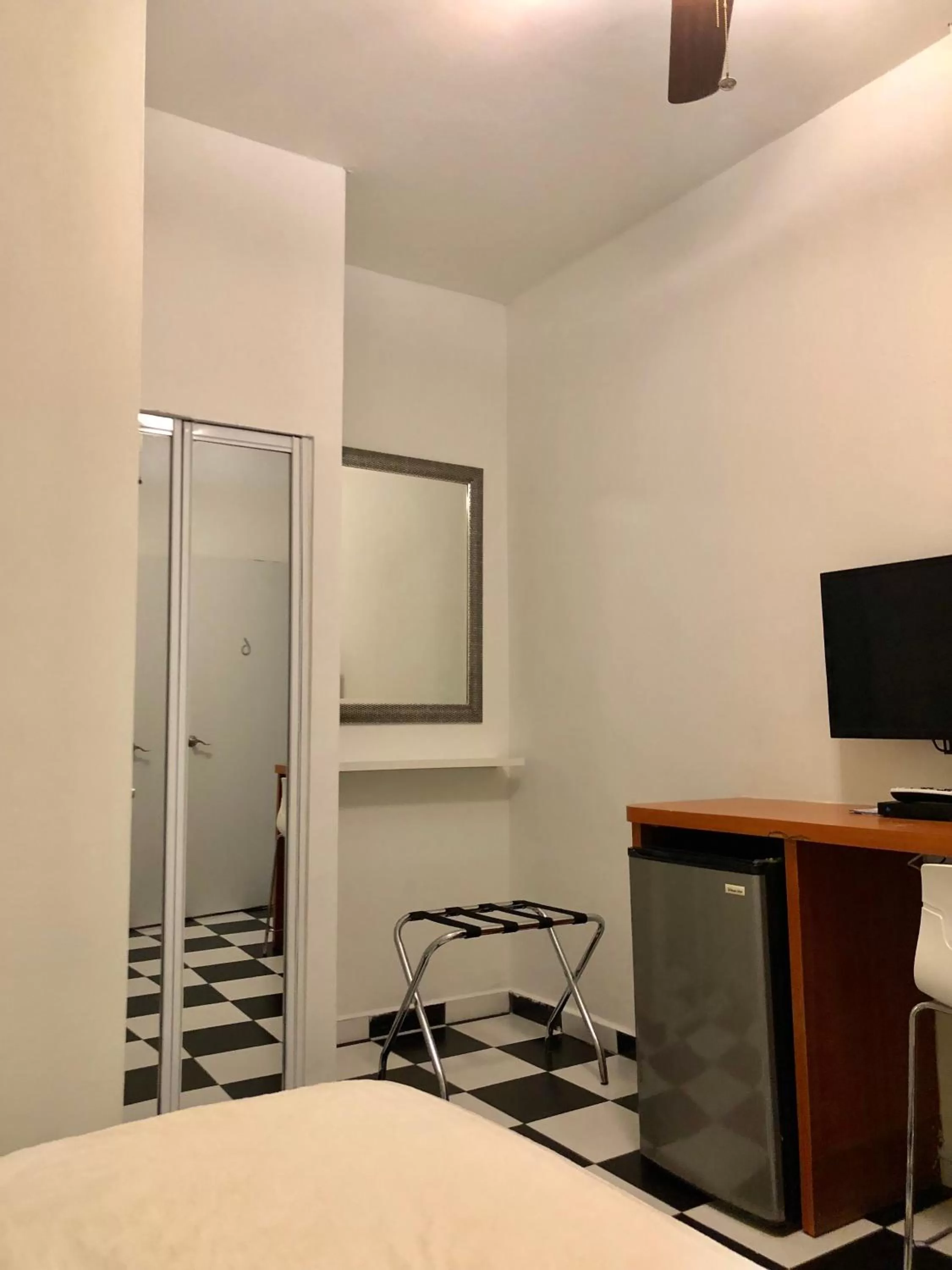 Living room, TV/Entertainment Center in Navona Studios