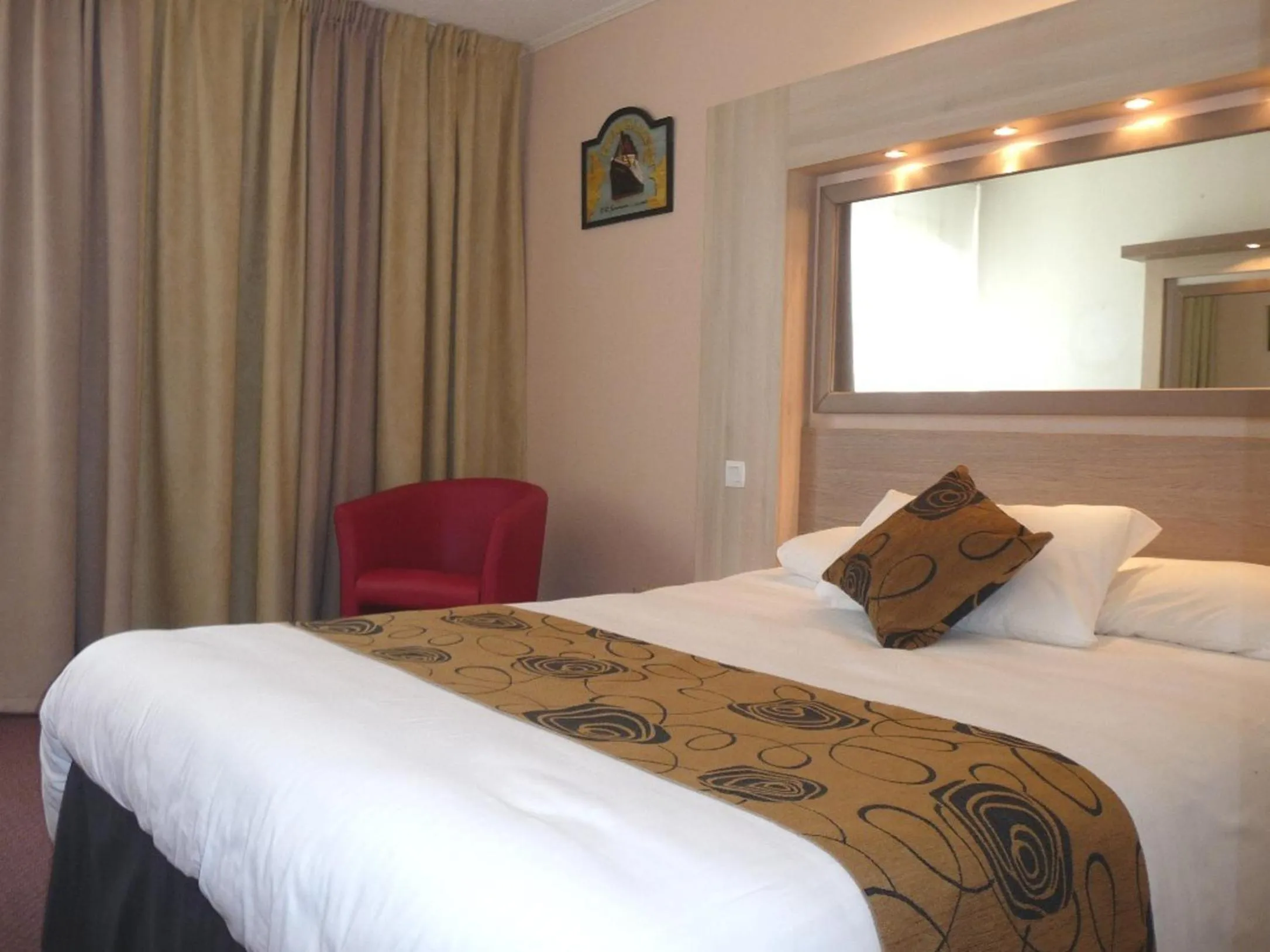 Bed in The Originals Boutique, Hôtel Aquilon, Saint-Nazaire