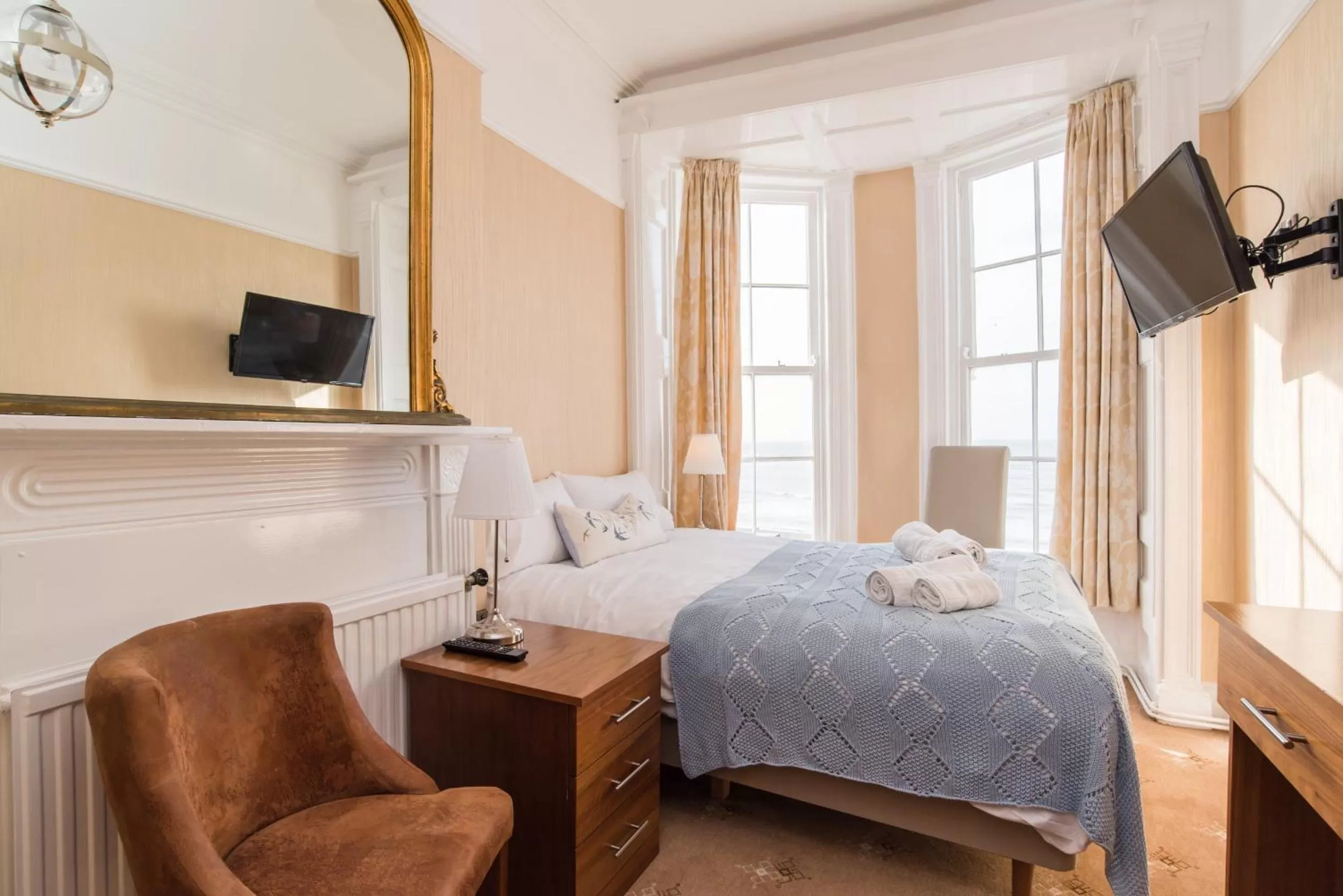 Small Double Room - single occupancy in No 46 Marine Terrace