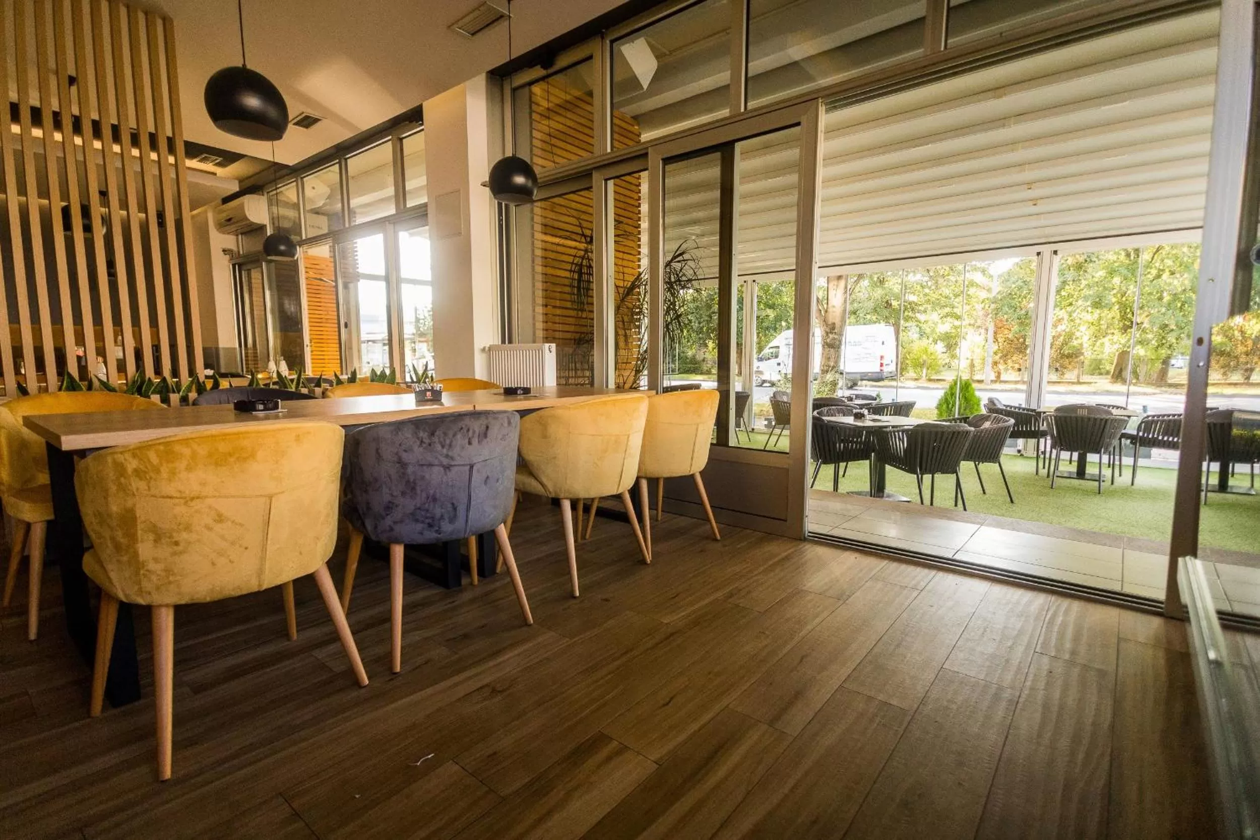 Restaurant/places to eat in Hotel IN