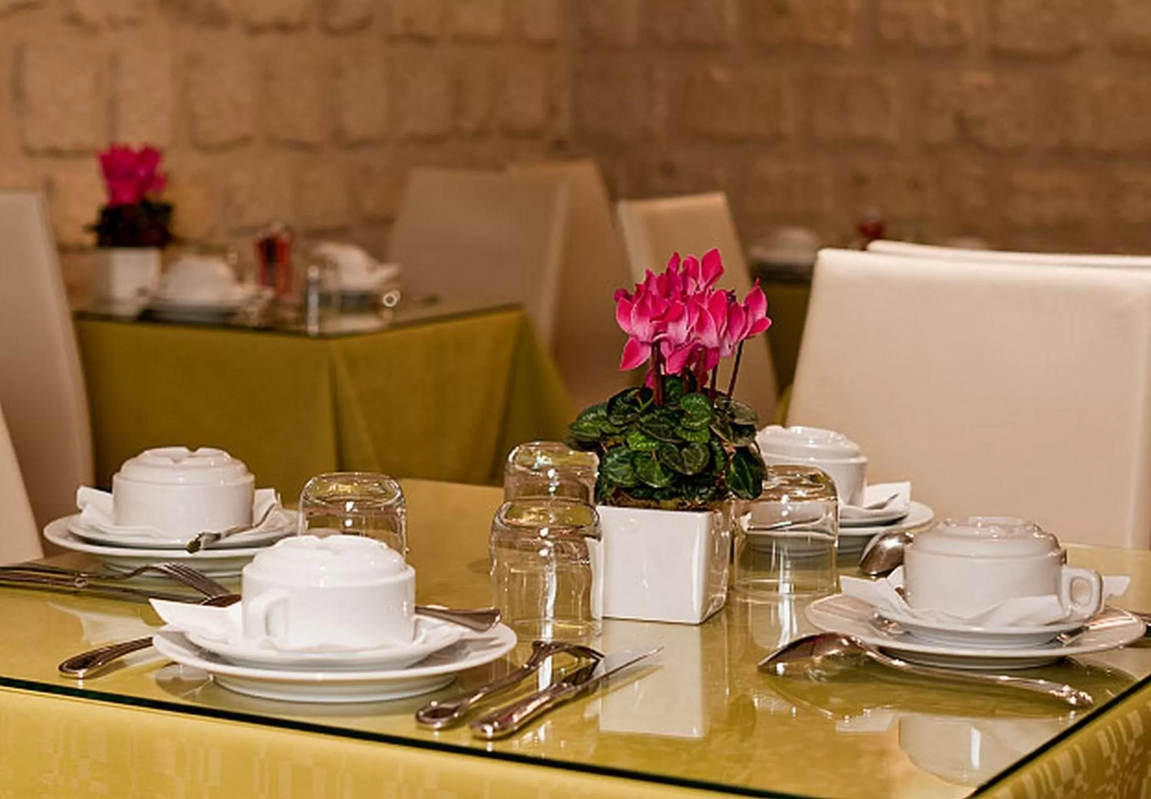 Restaurant/places to eat in Hôtel Opera Deauville