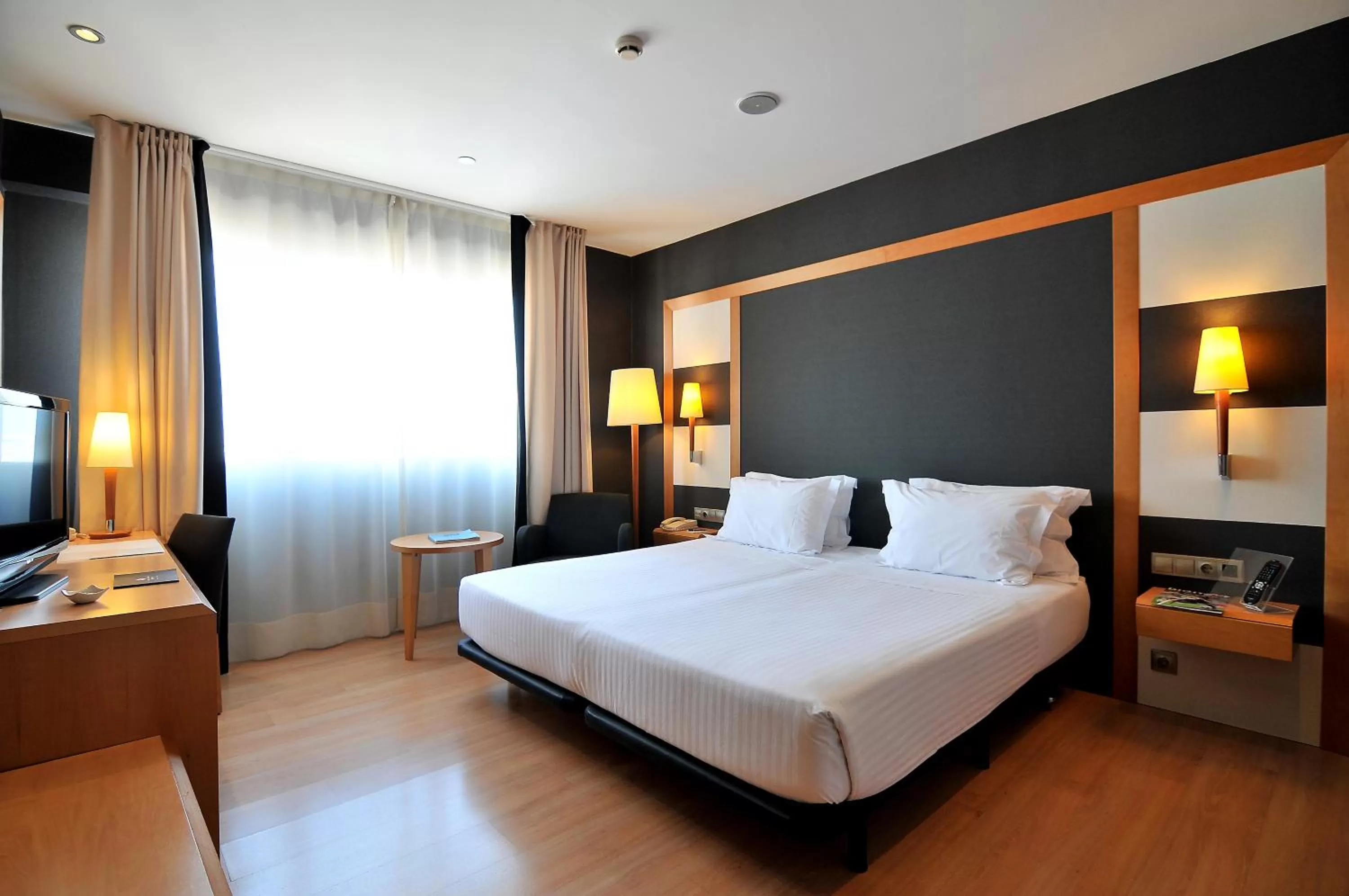 Photo of the whole room, Bed in Hotel Barcelona Universal