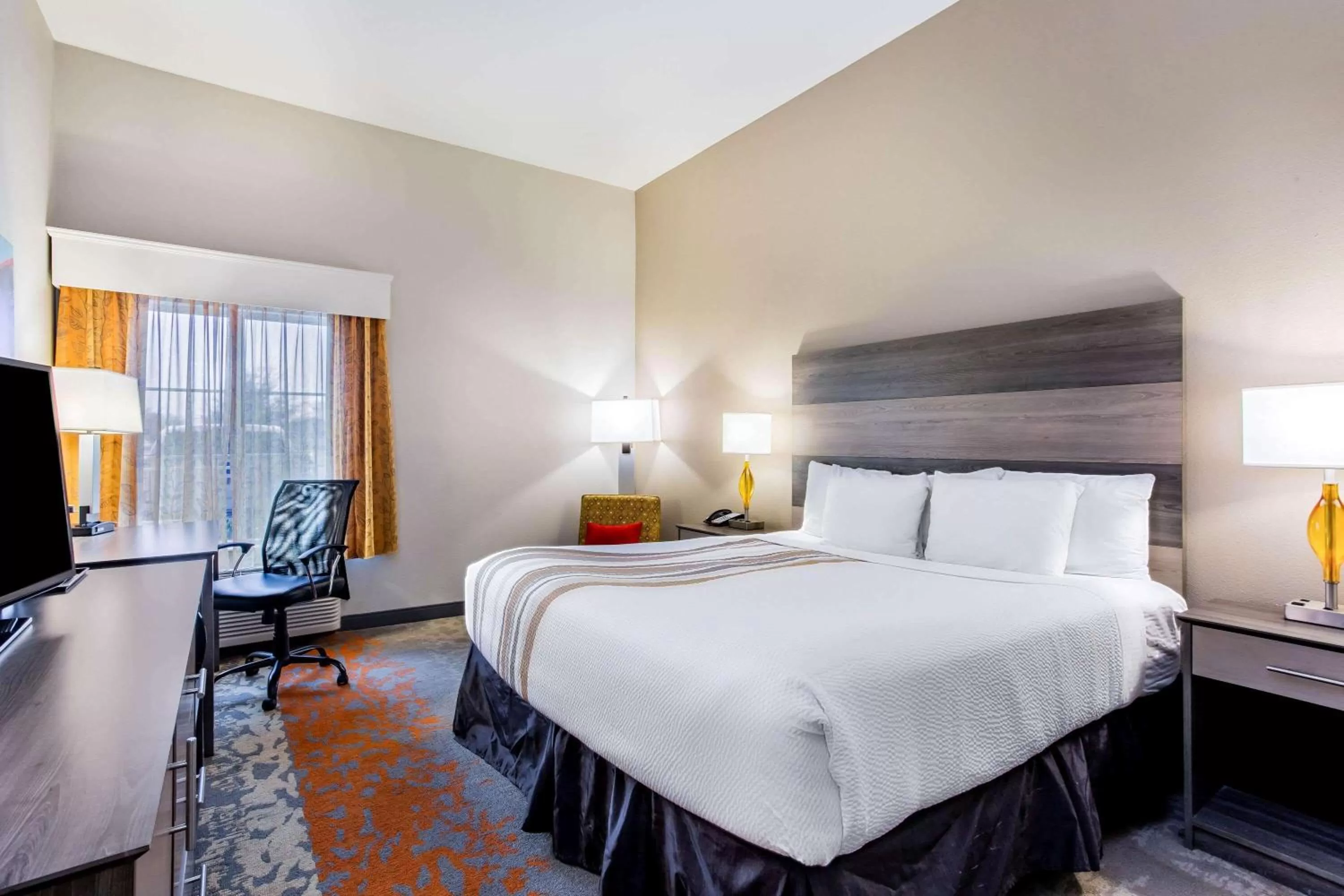 Photo of the whole room in La Quinta by Wyndham Andrews