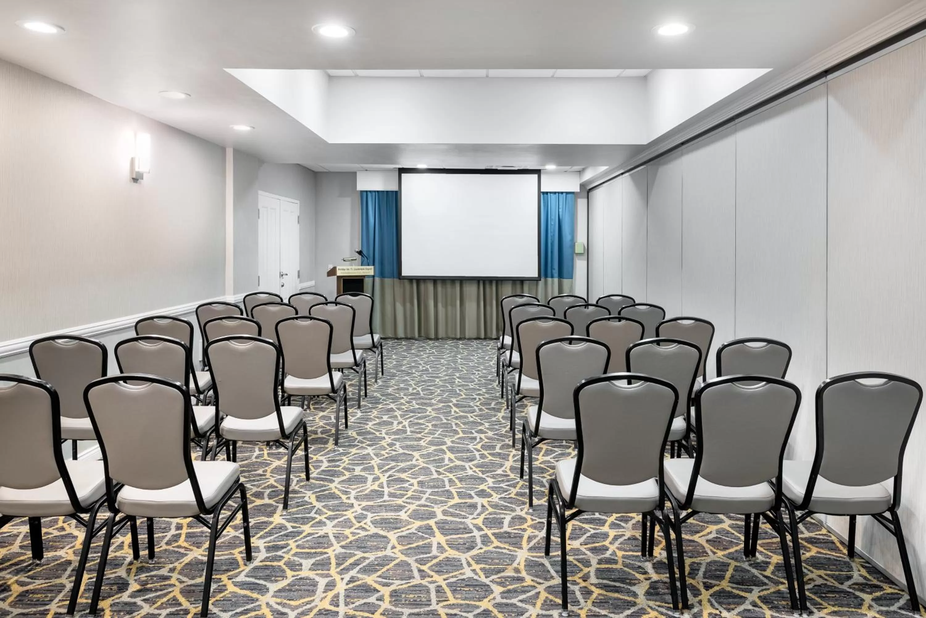 Meeting/conference room in Holiday Inn Fort Lauderdale Airport by IHG