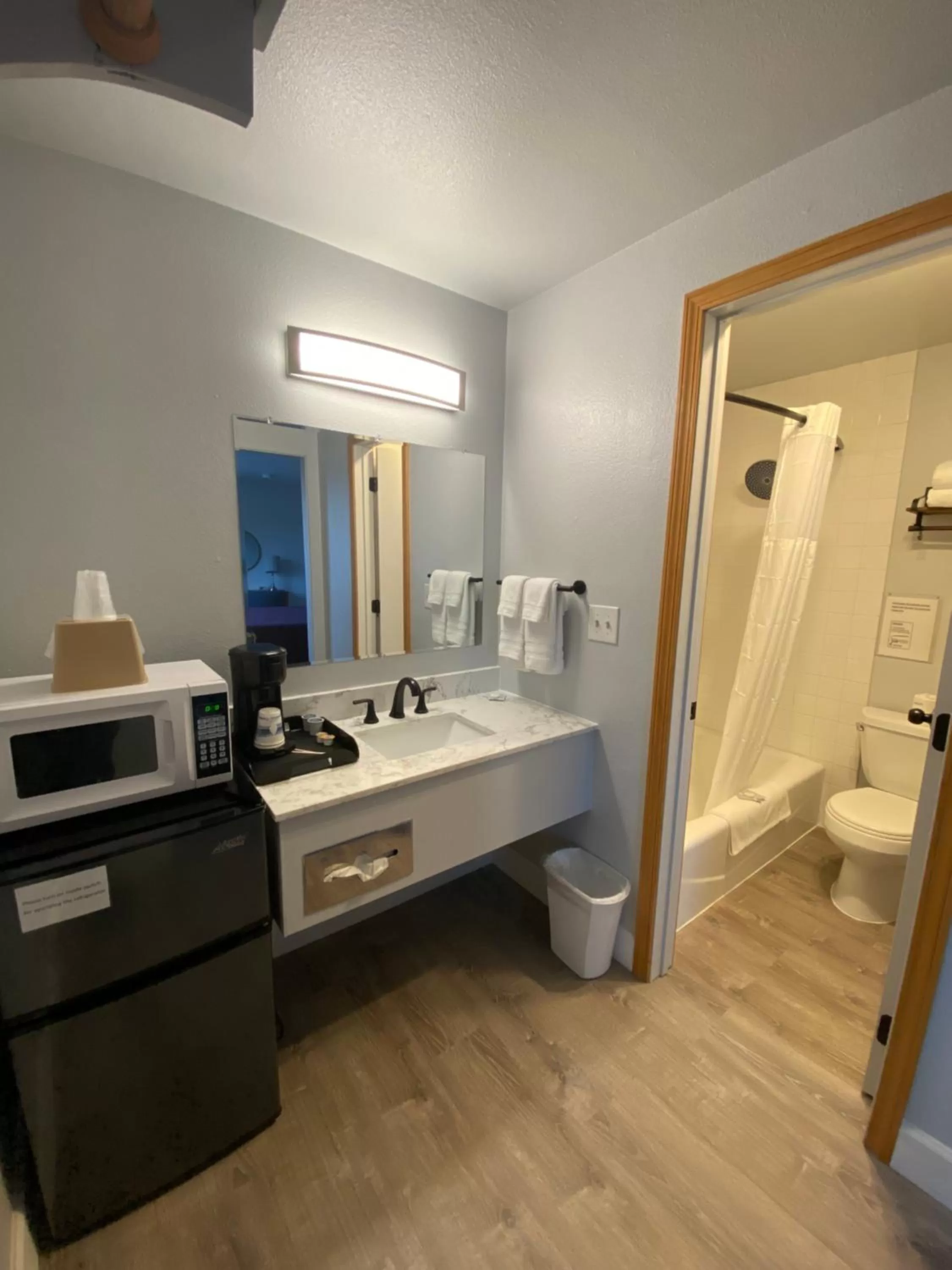 Bed in Aircrest Motel