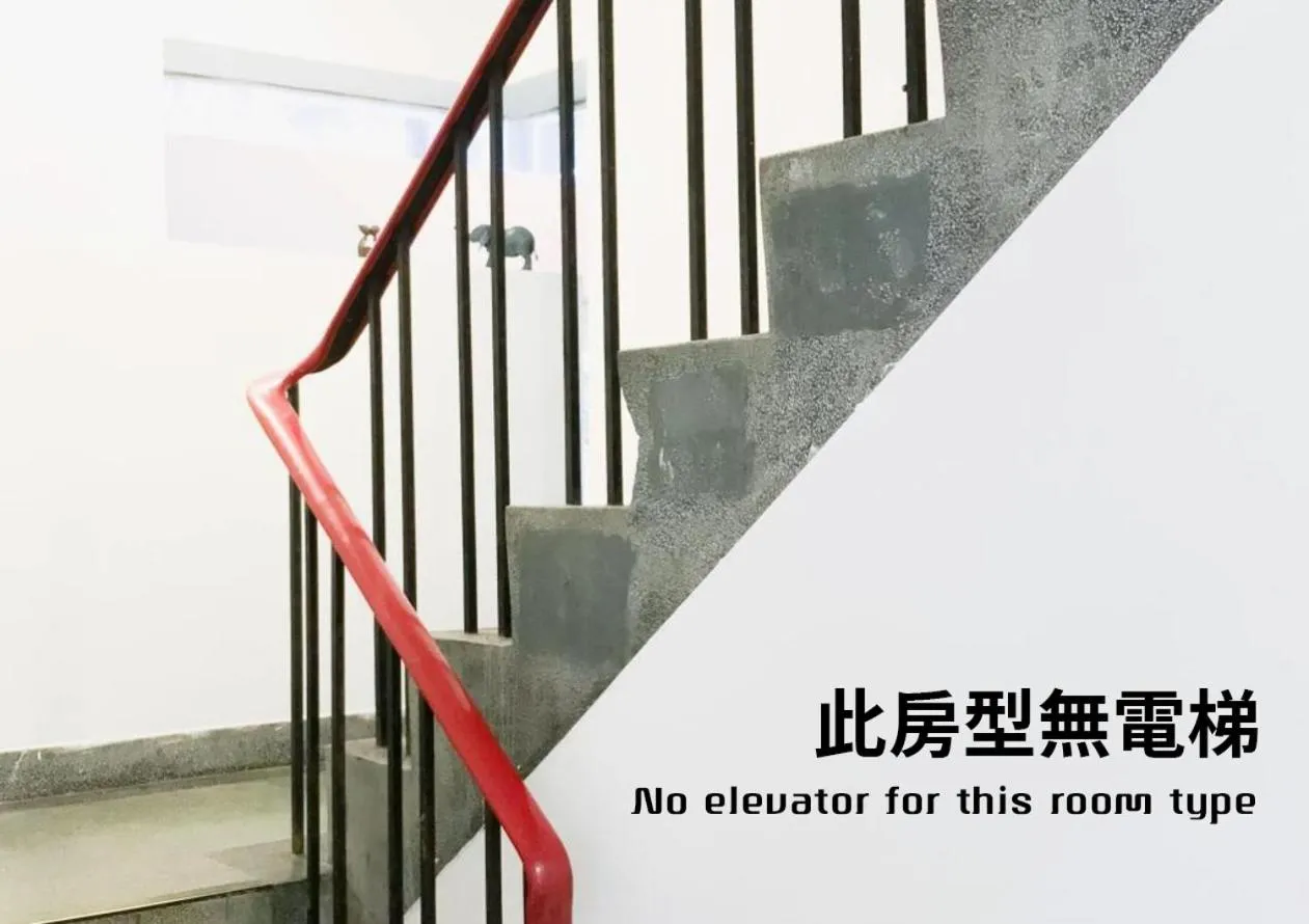 Text overlay in OwlStay Flip Flop Hostel - Garden