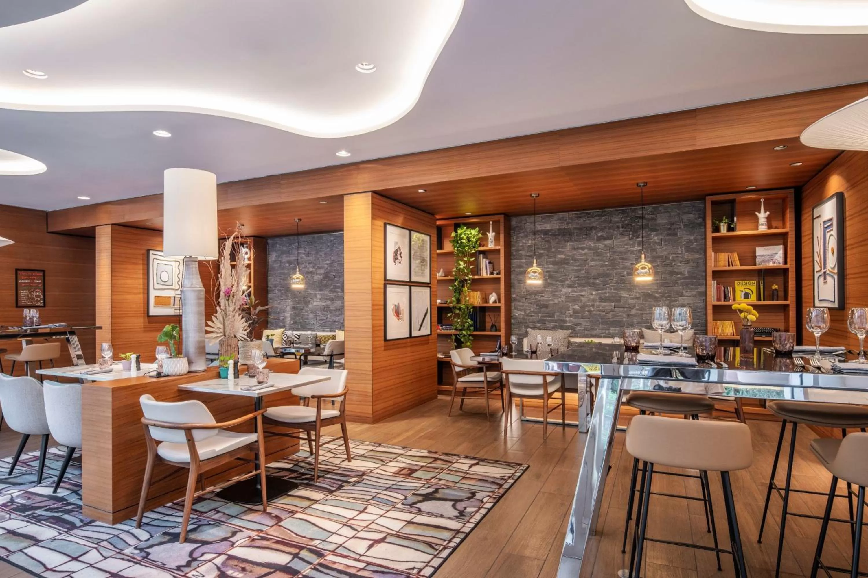 Restaurant/places to eat in Renaissance Paris Republique Hotel & Spa