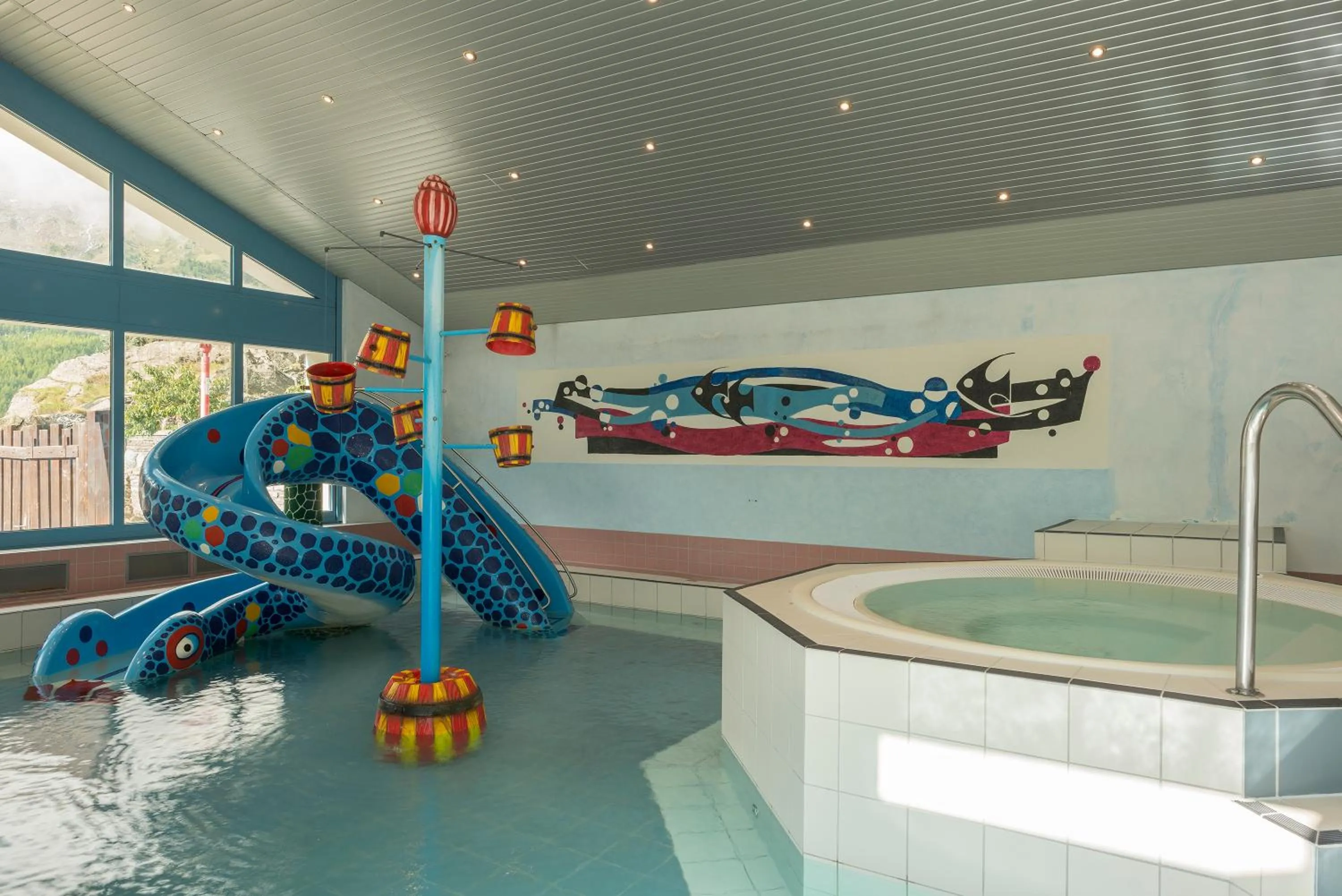 Swimming pool in Saas-Fee wellnesshostel4000