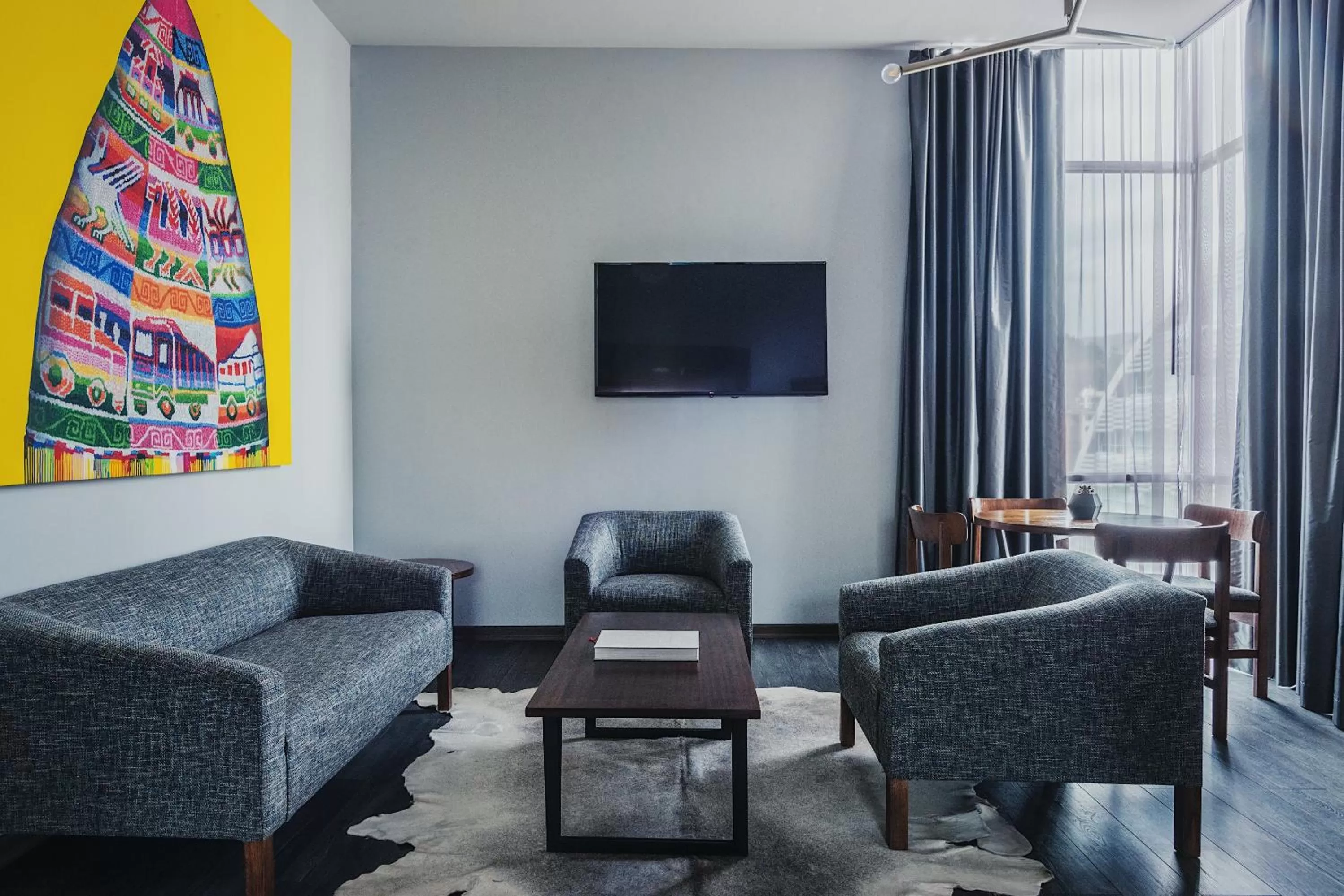 TV and multimedia in Atix Hotel, a Member of Design Hotels