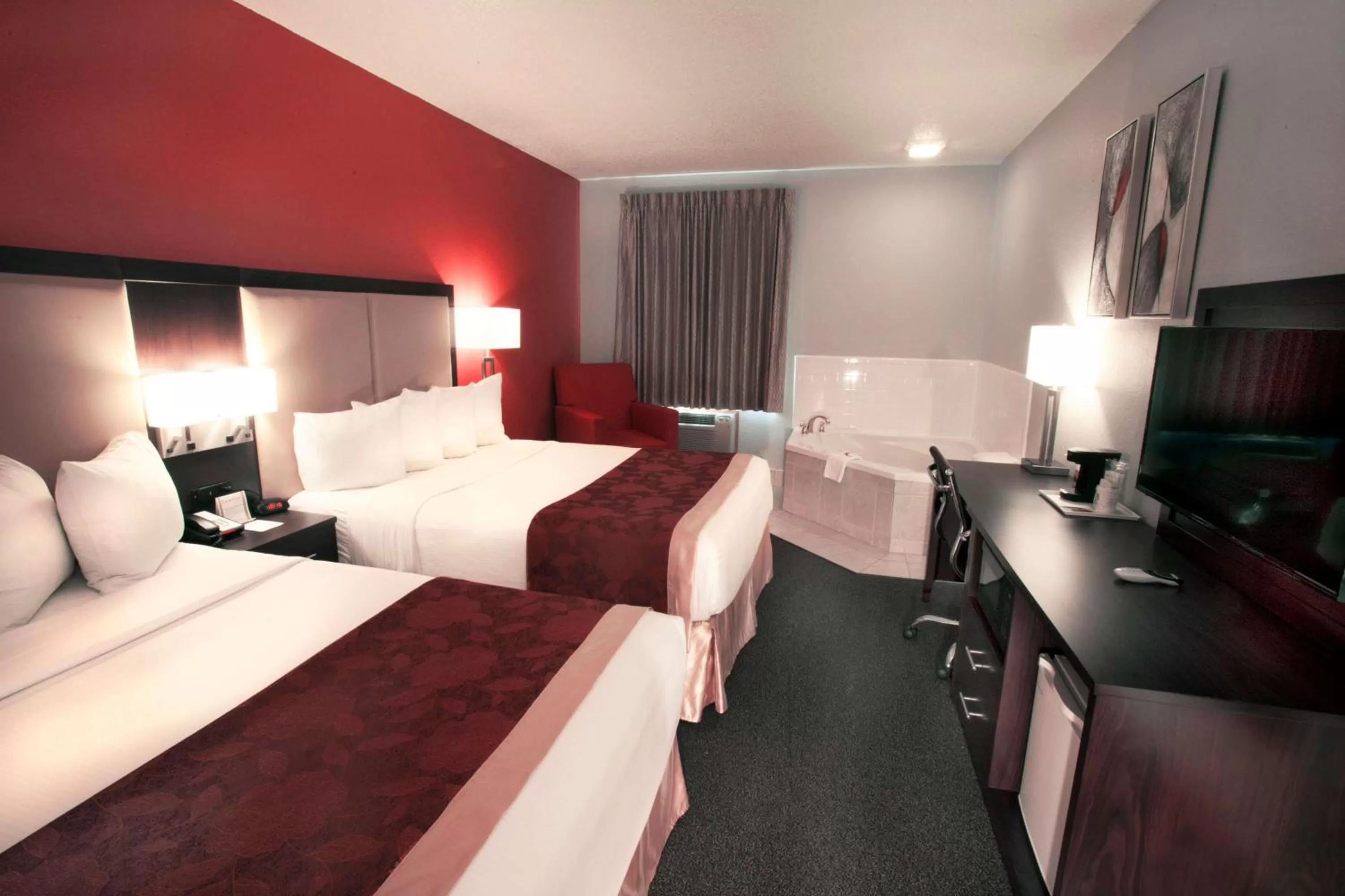 Photo of the whole room, Bed in Ramada by Wyndham Keystone Near Mt Rushmore