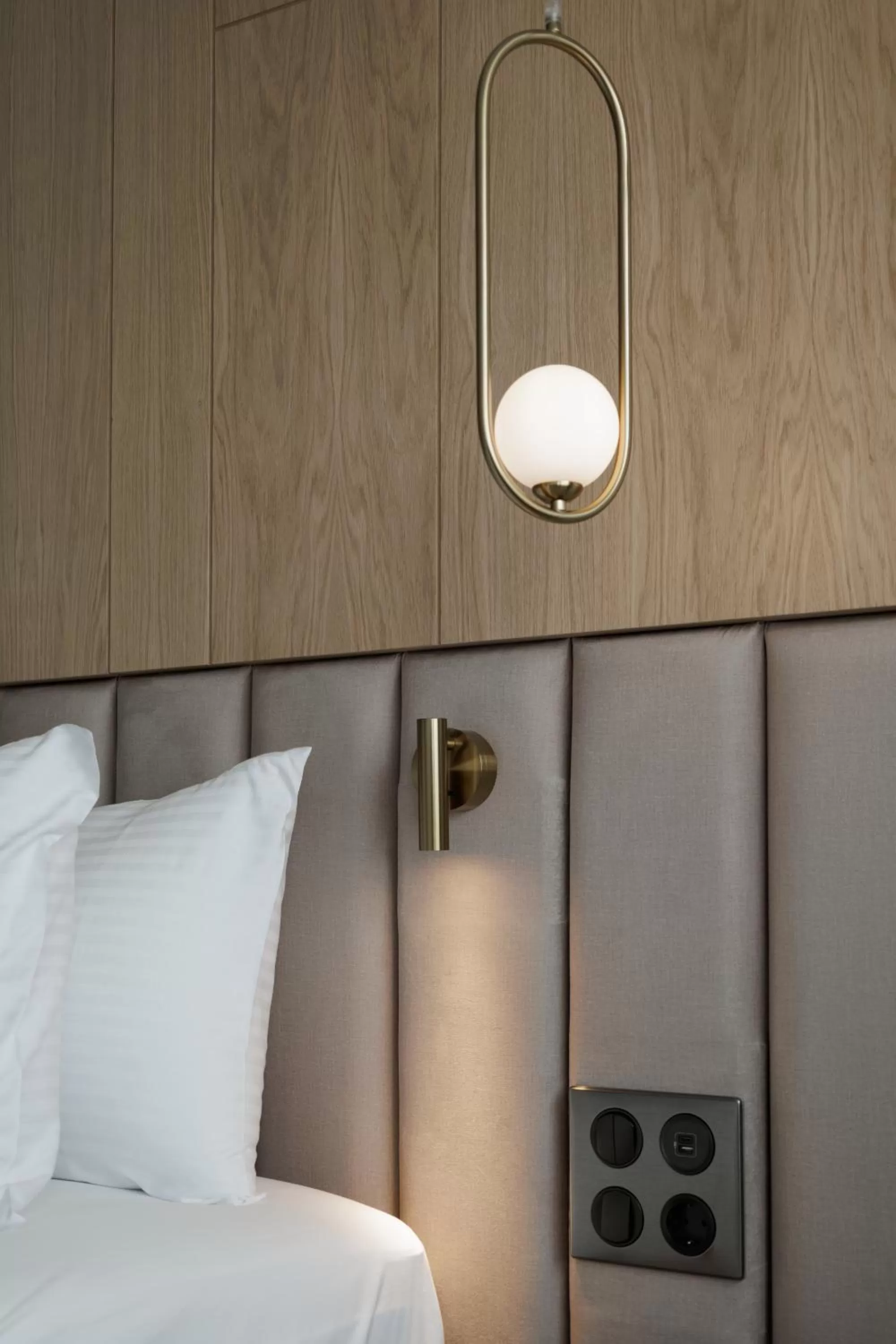 Decorative detail, Bed in LUX&EASY Signature Syngrou 234