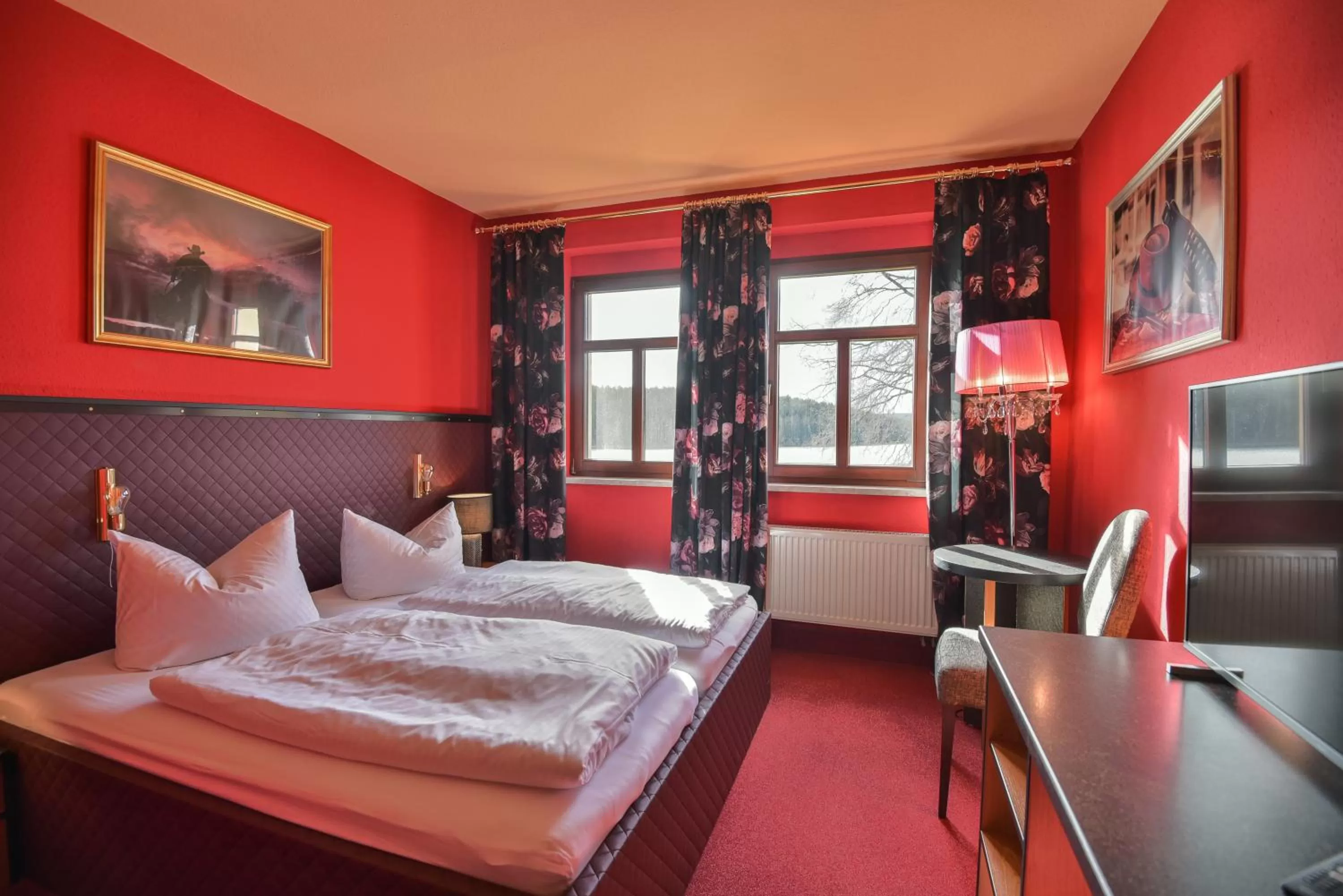 Photo of the whole room in Riverdam