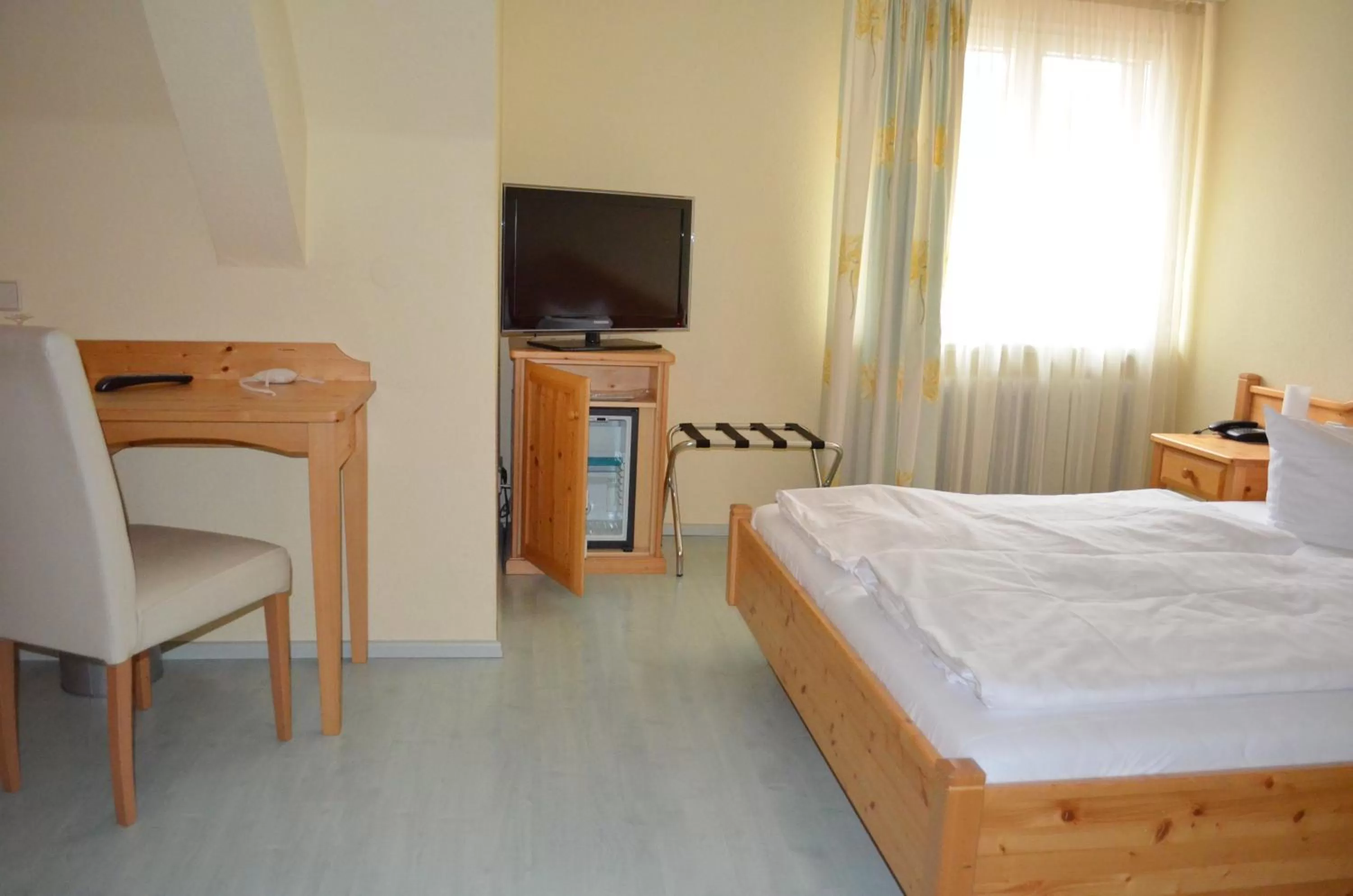 Bedroom, Bed in Alte Post - Hotel Am Rhein-Ufer Laufenburg