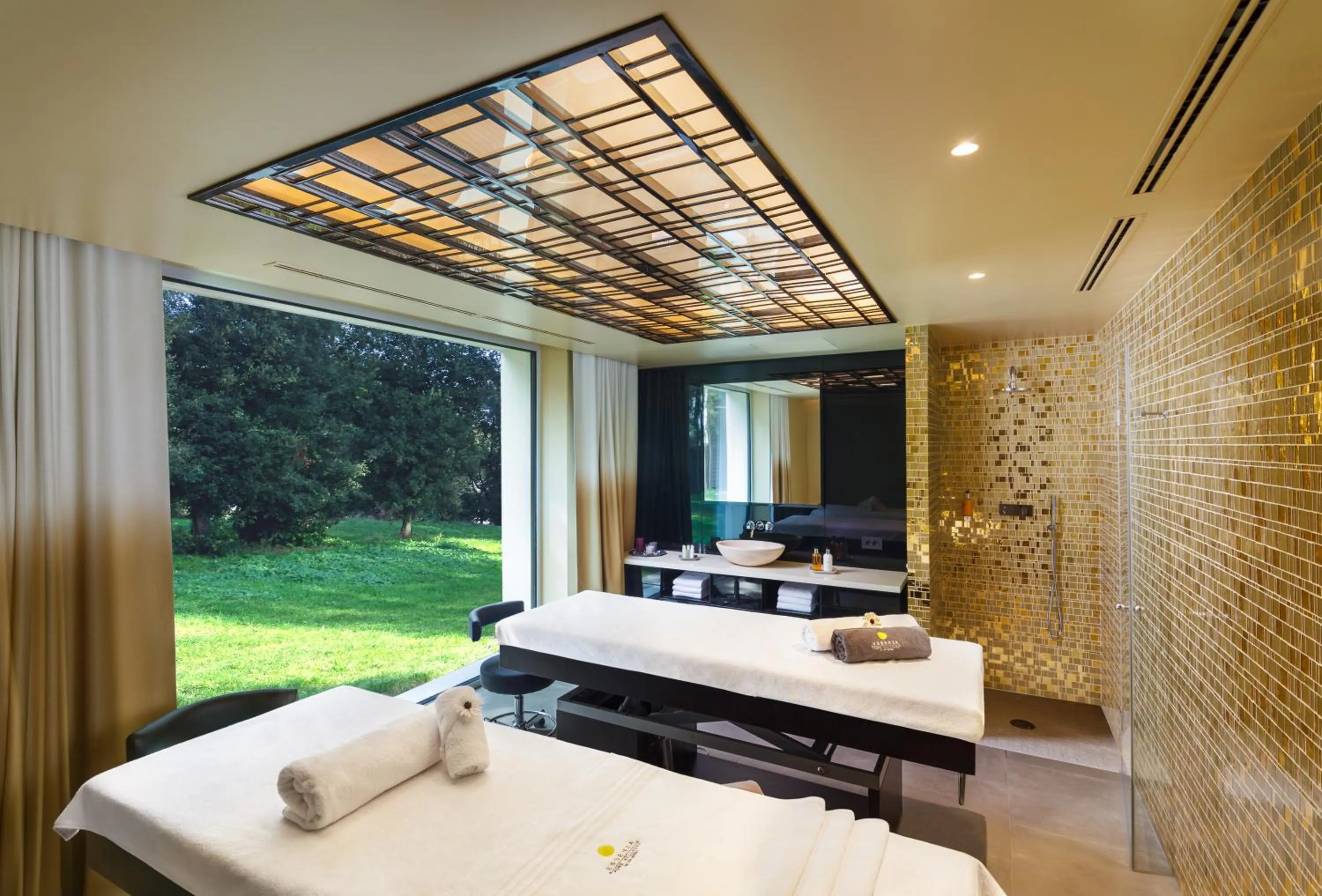 Day, Bed in Crowne Plaza Bucharest by IHG