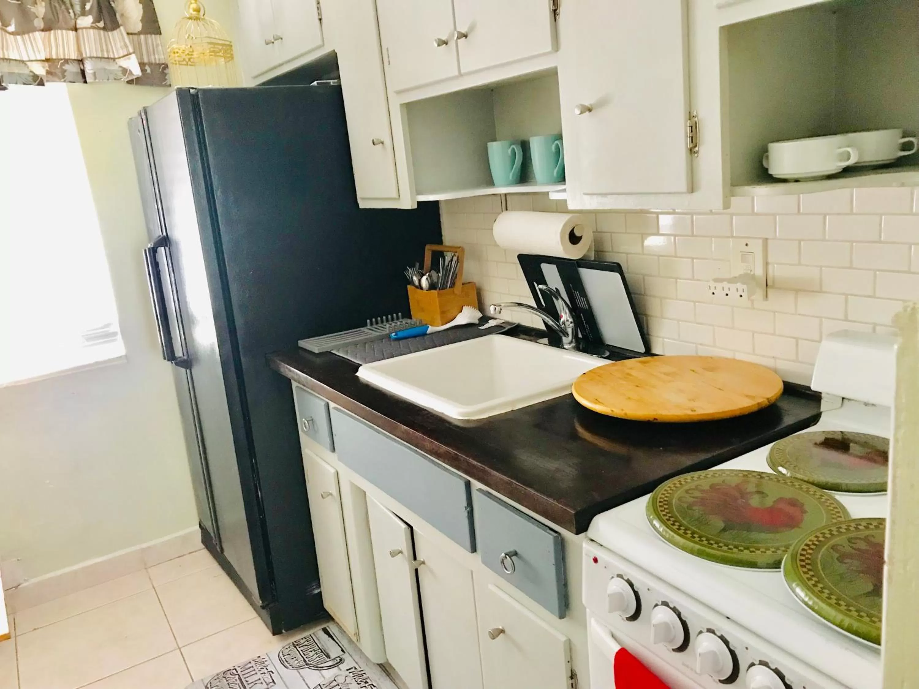 Kitchen or kitchenette in Hollywood Light Haven Lodge