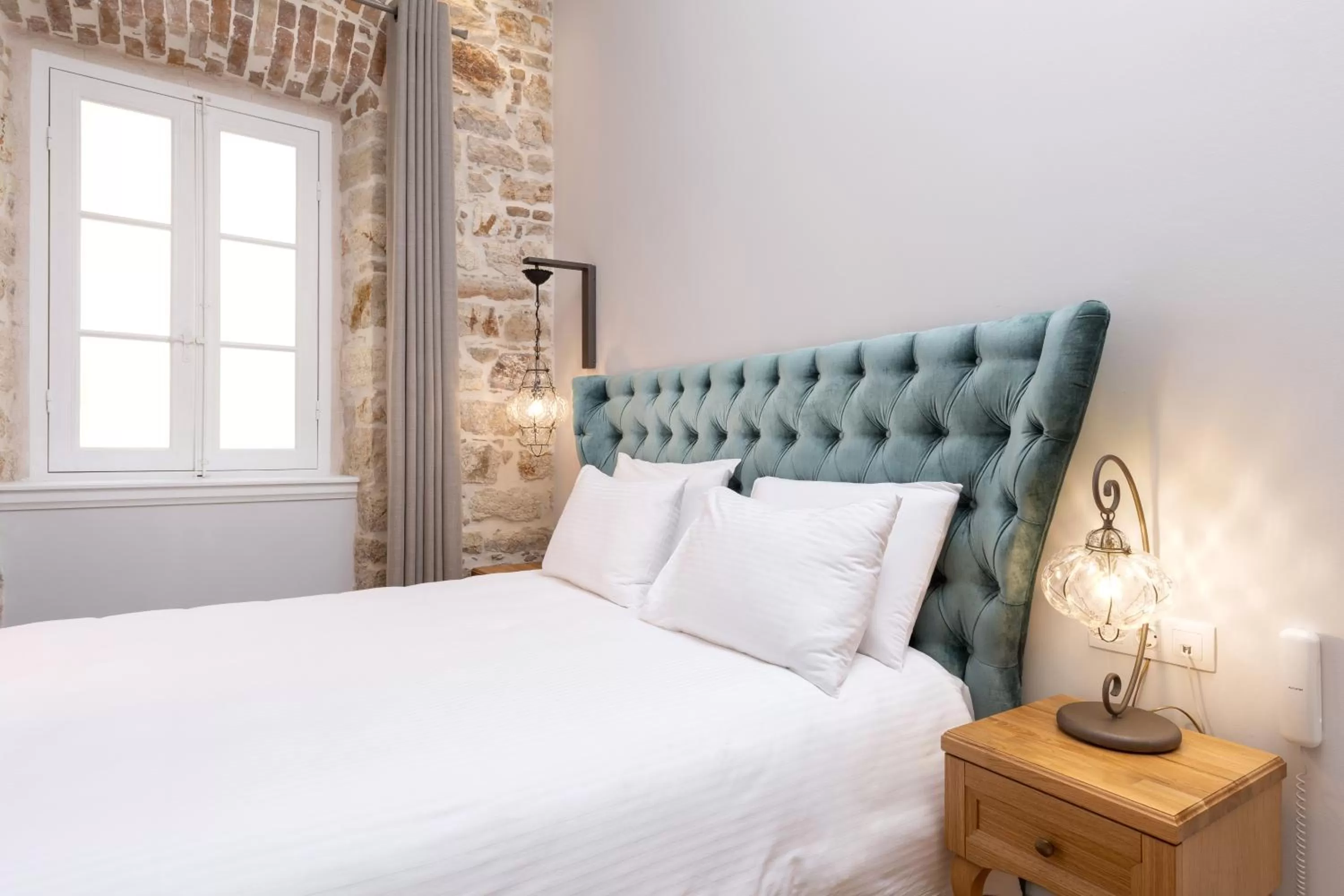 Bed in Acanthus blue