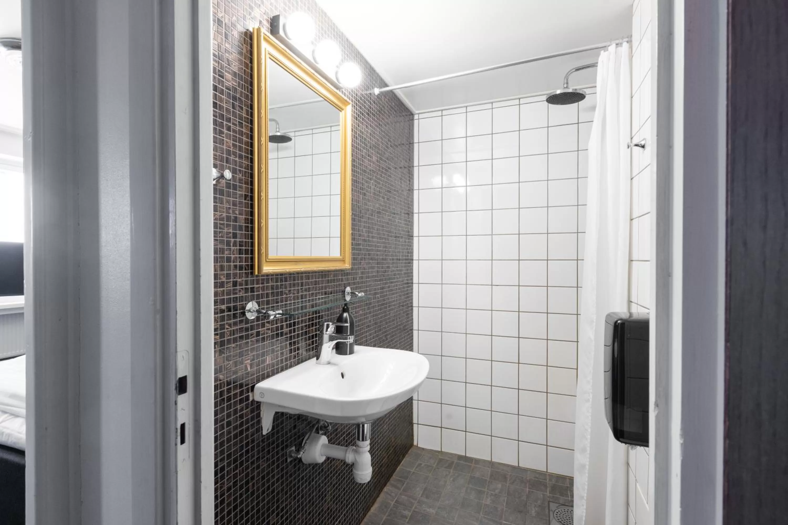 Bathroom in Hotel Victoria