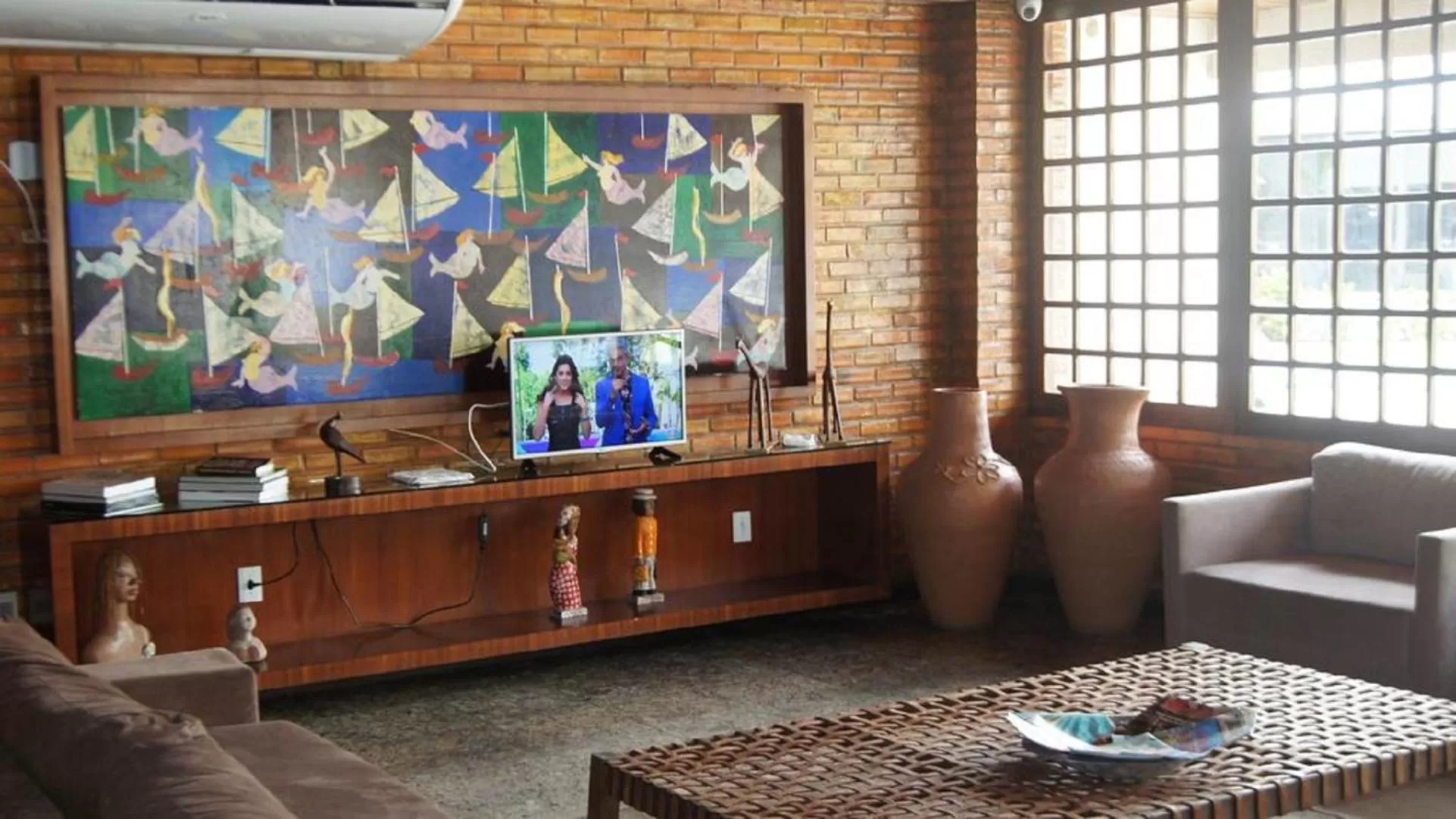 Communal lounge/ TV room, TV/Entertainment Center in Sonia Flat Tambaú - Apartamento vista mar no Mano's Royal Hotel