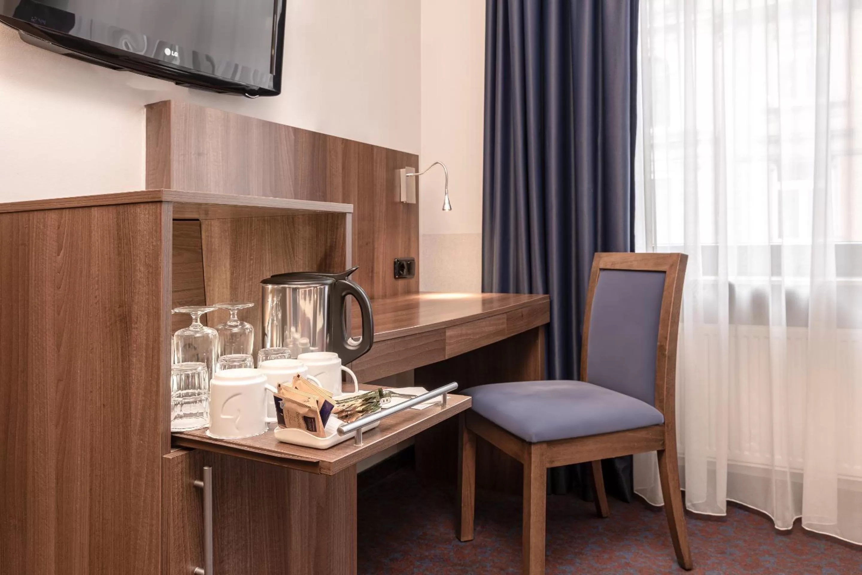 TV and multimedia in Ramada by Wyndham Frankfurt Central Station