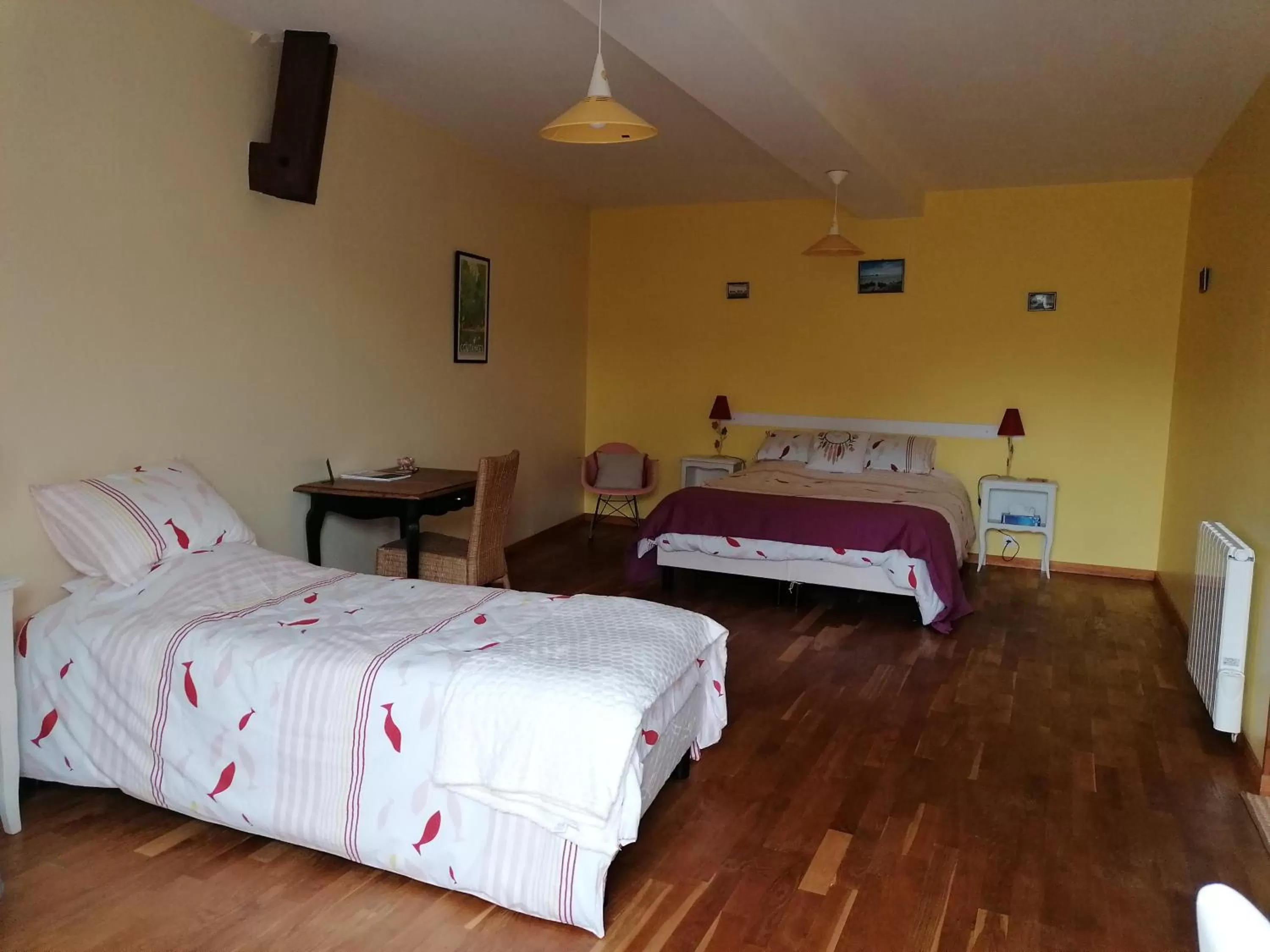 Photo of the whole room, Bed in La Parisiere