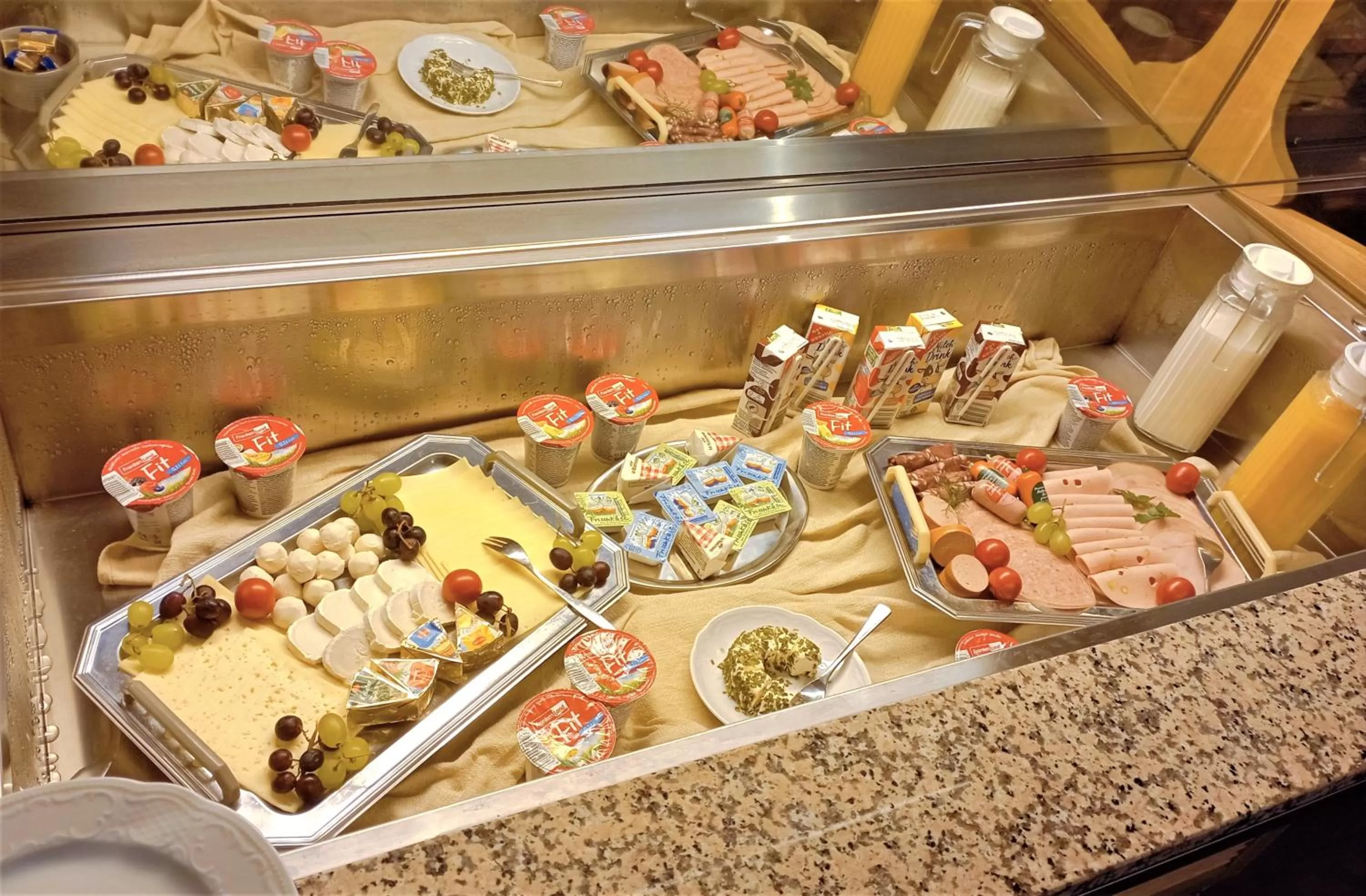 Breakfast, Food in Hotel-Restaurant-Krone