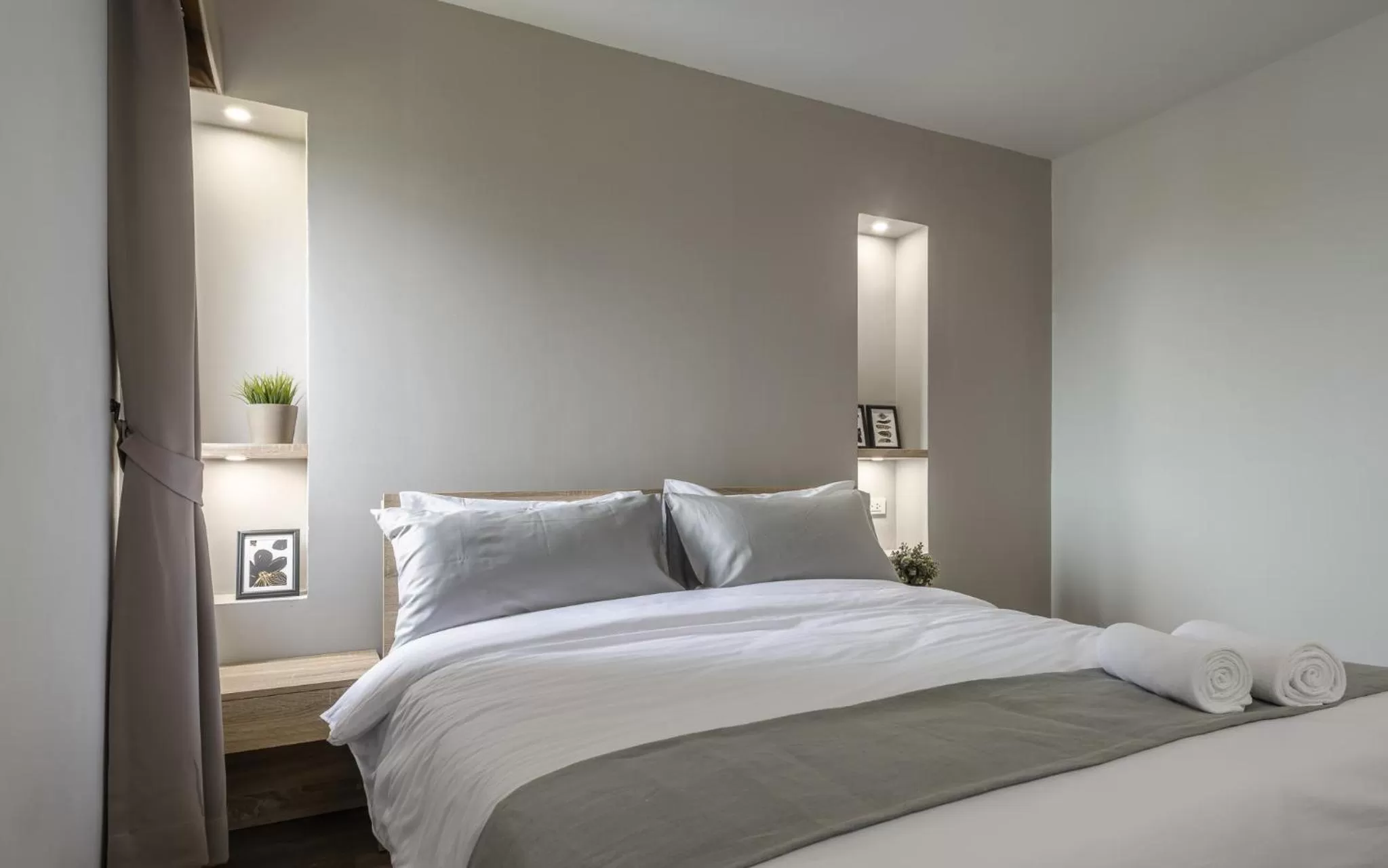 Photo of the whole room, Bed in Carnation Residence