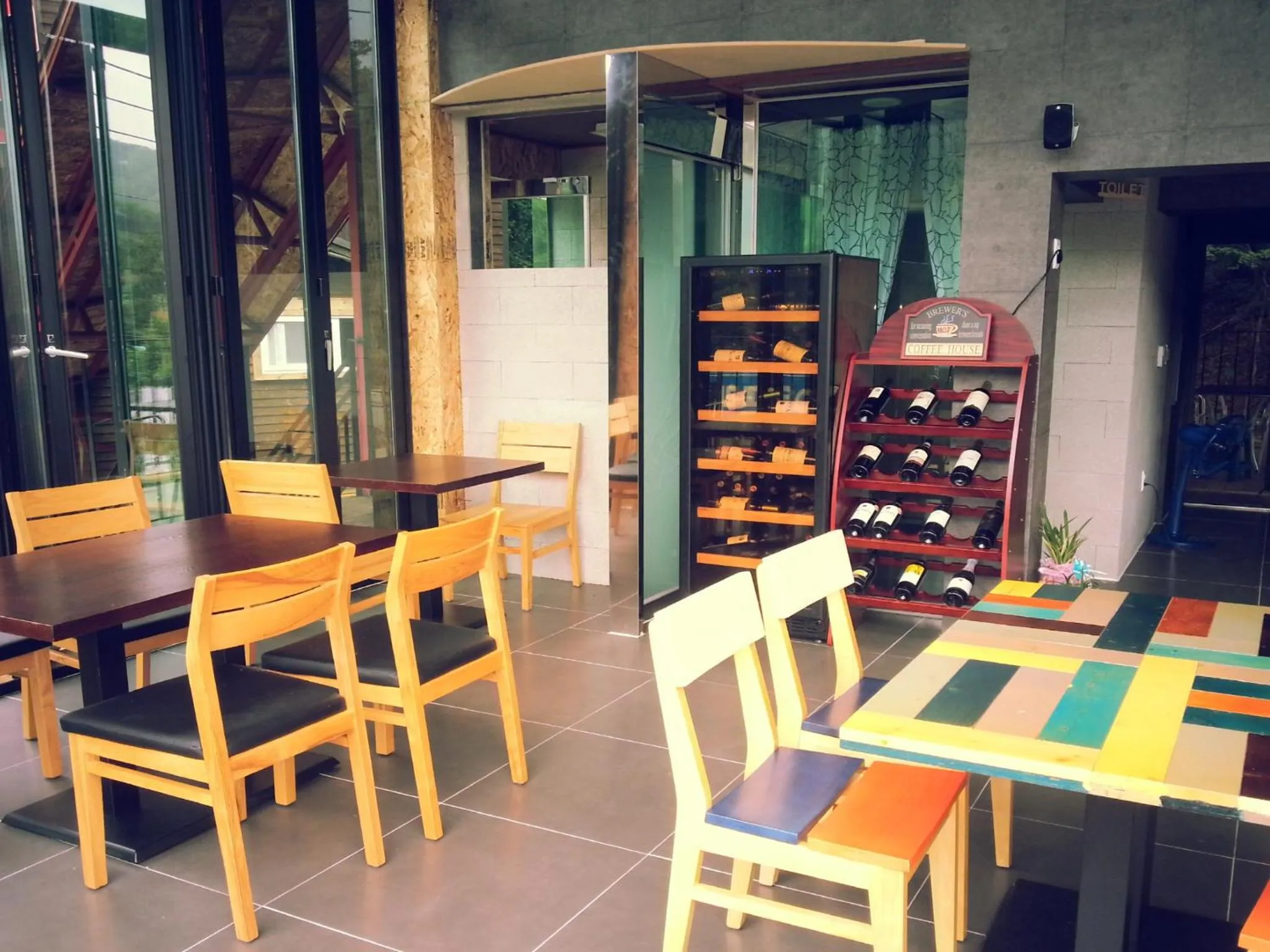 Food and drinks in White Cabin