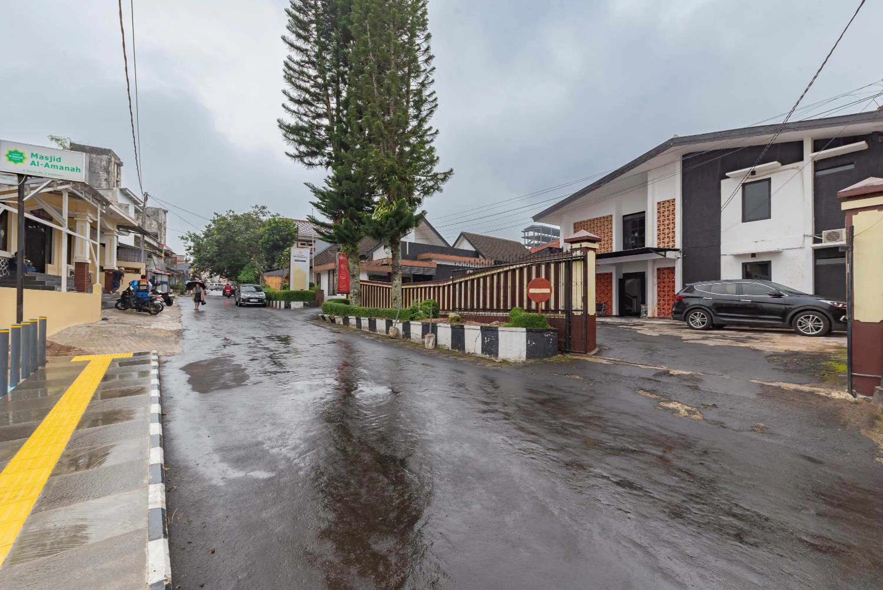Property building in RedDoorz near Taman Kota Lapang Merdeka Sukabumi