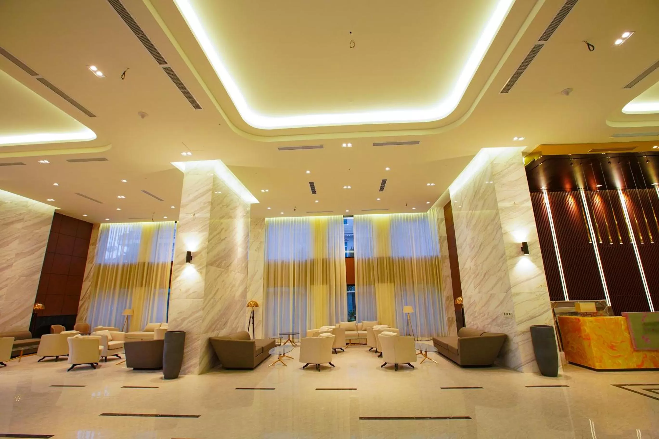 Lobby or reception in Ramada Hotel & Suites by Wyndham Halong Bay View