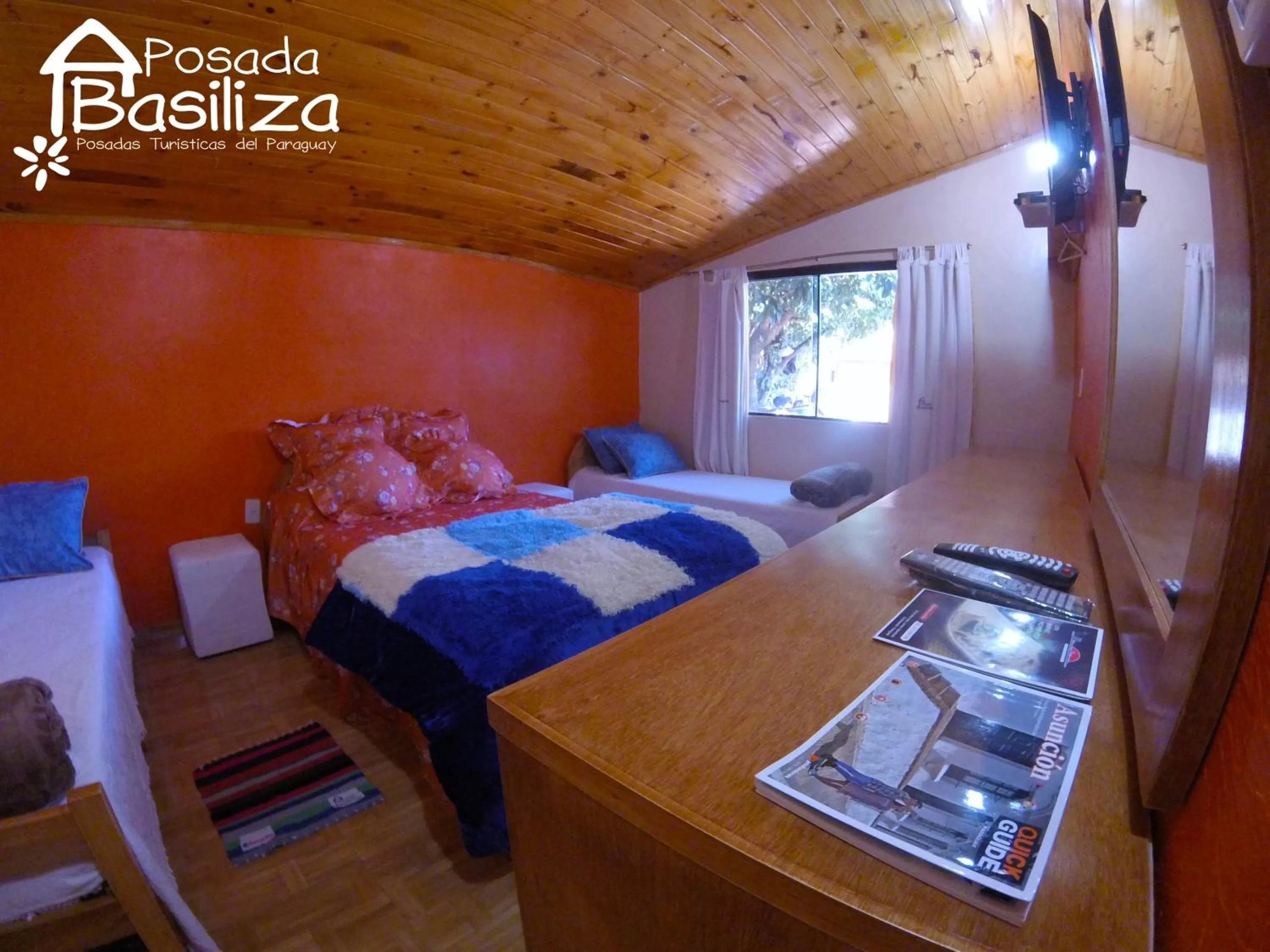 Photo of the whole room, Bed in Posada Basiliza, Encarnación PY