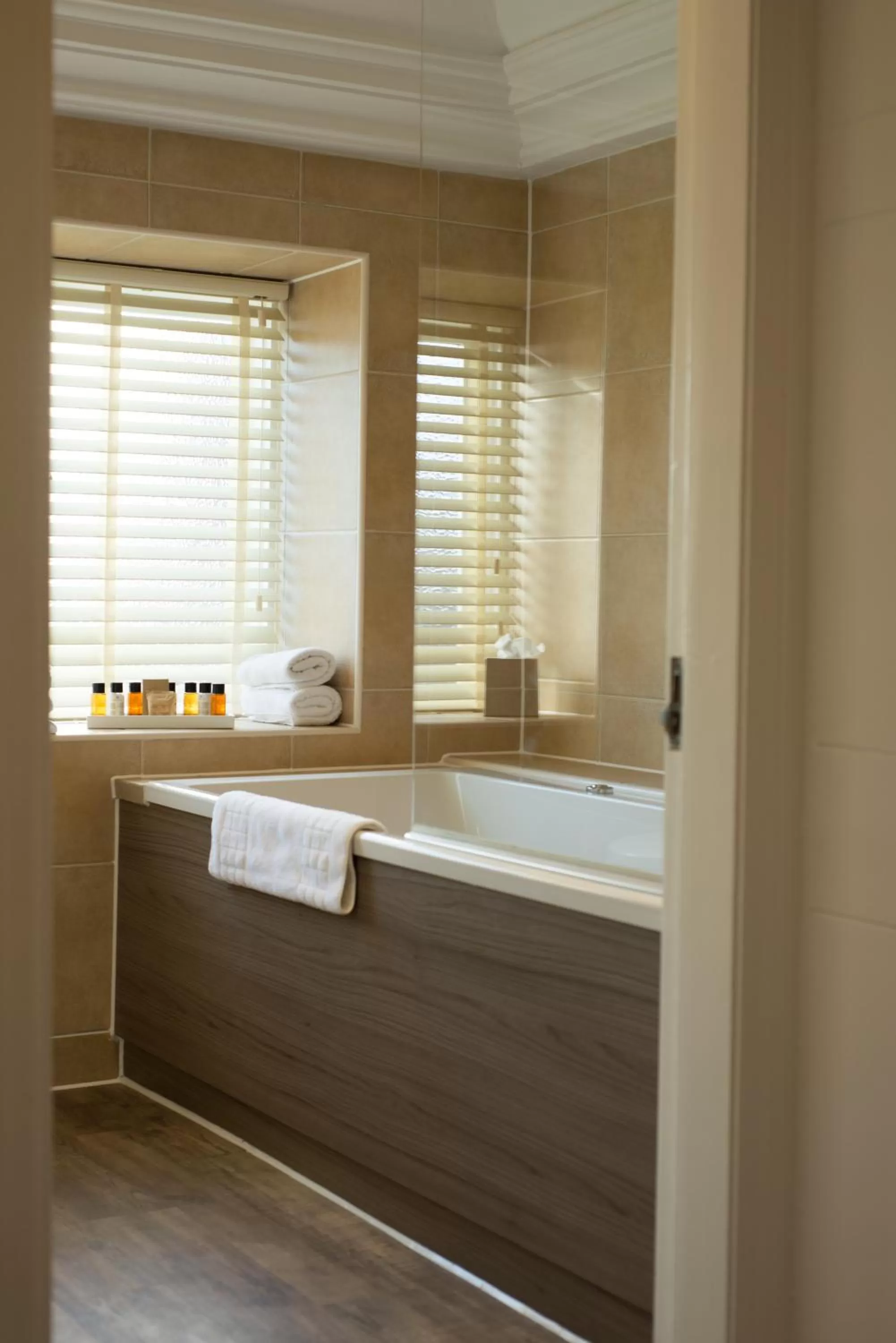 Bathroom, Bed in Judge's Lodging