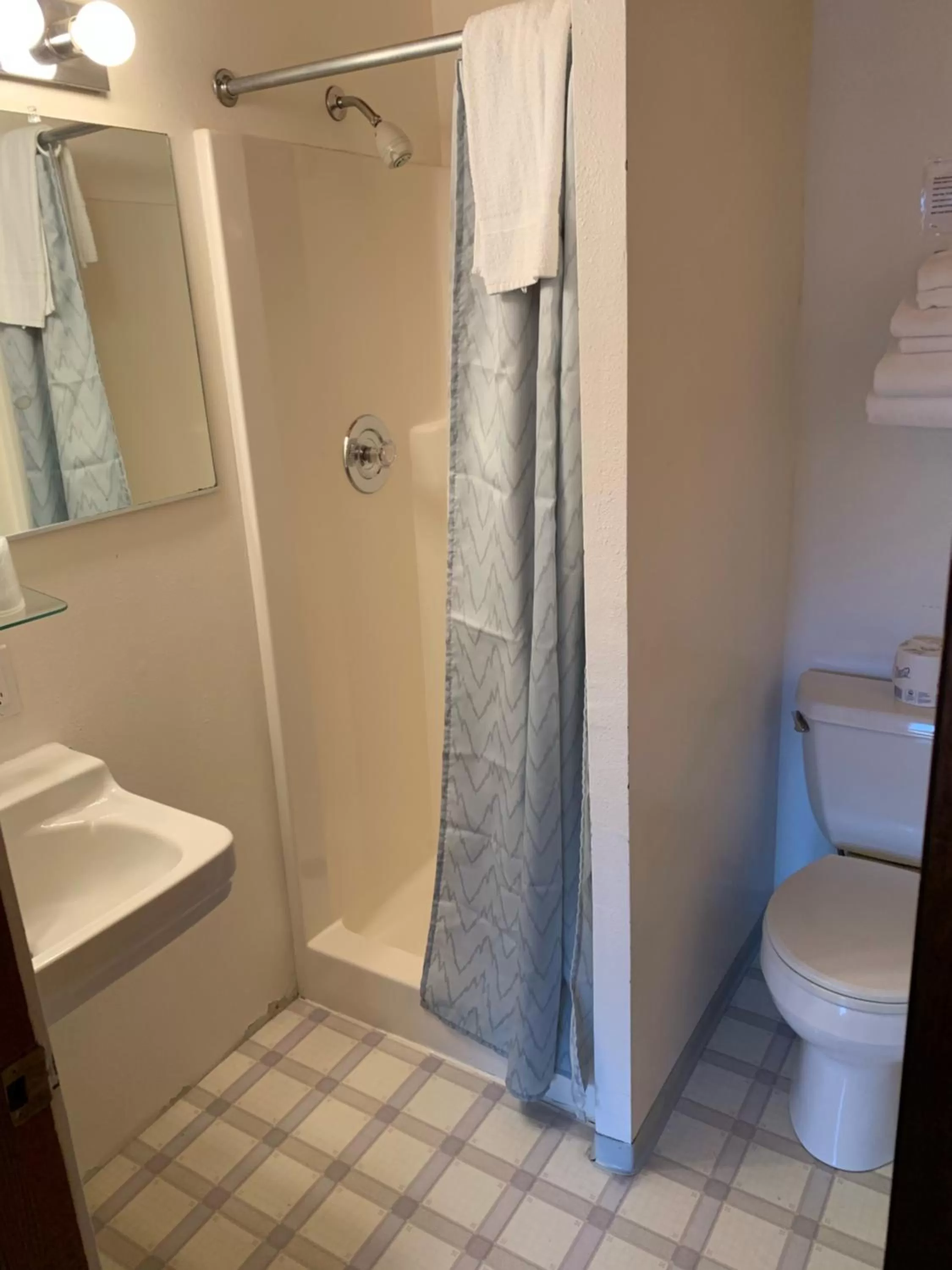 Curley's Resort & Dive Center