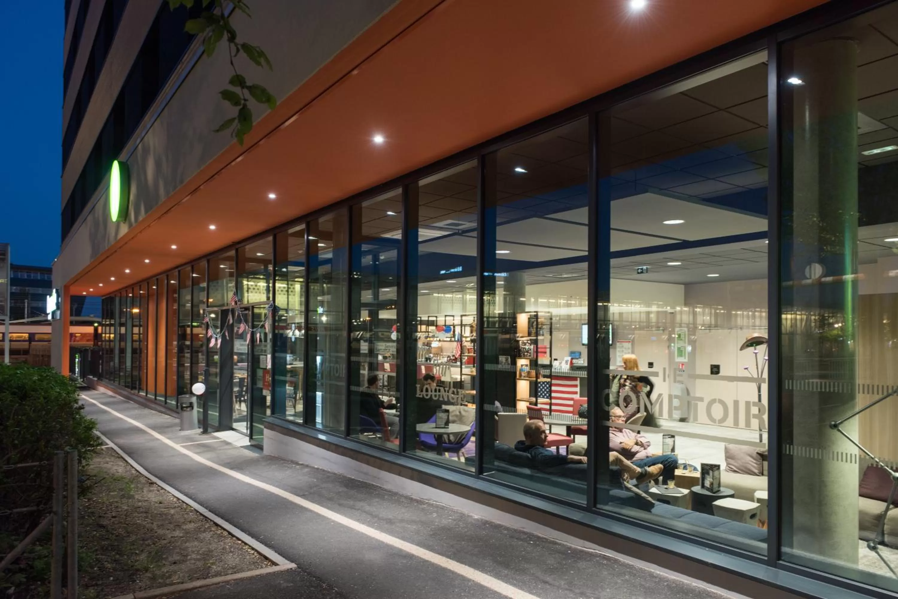 Facade/entrance in Campanile Le Mans Centre - Gare