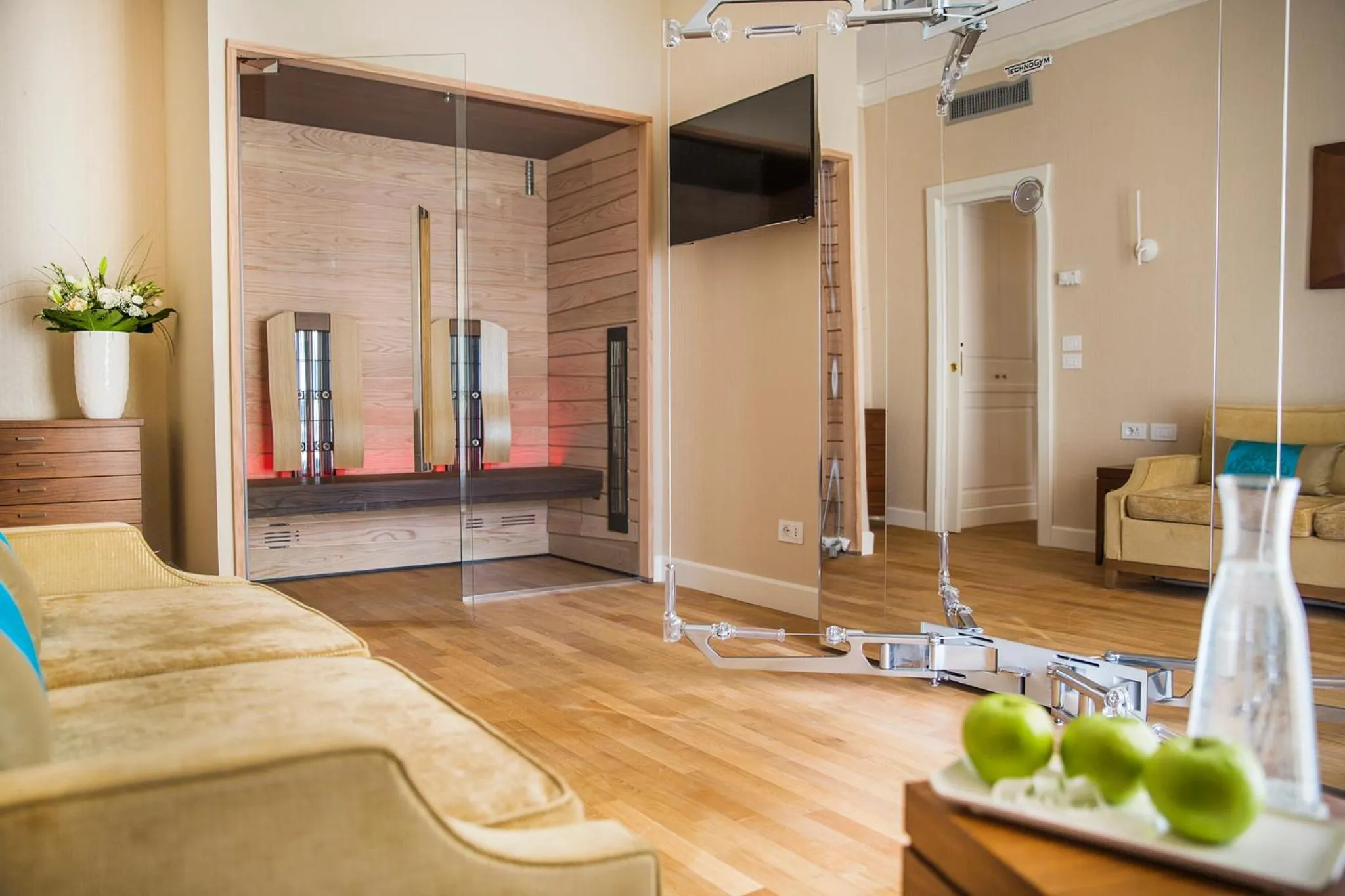 Junior Suite with Balcony and Lake View in Grand Hotel Terme