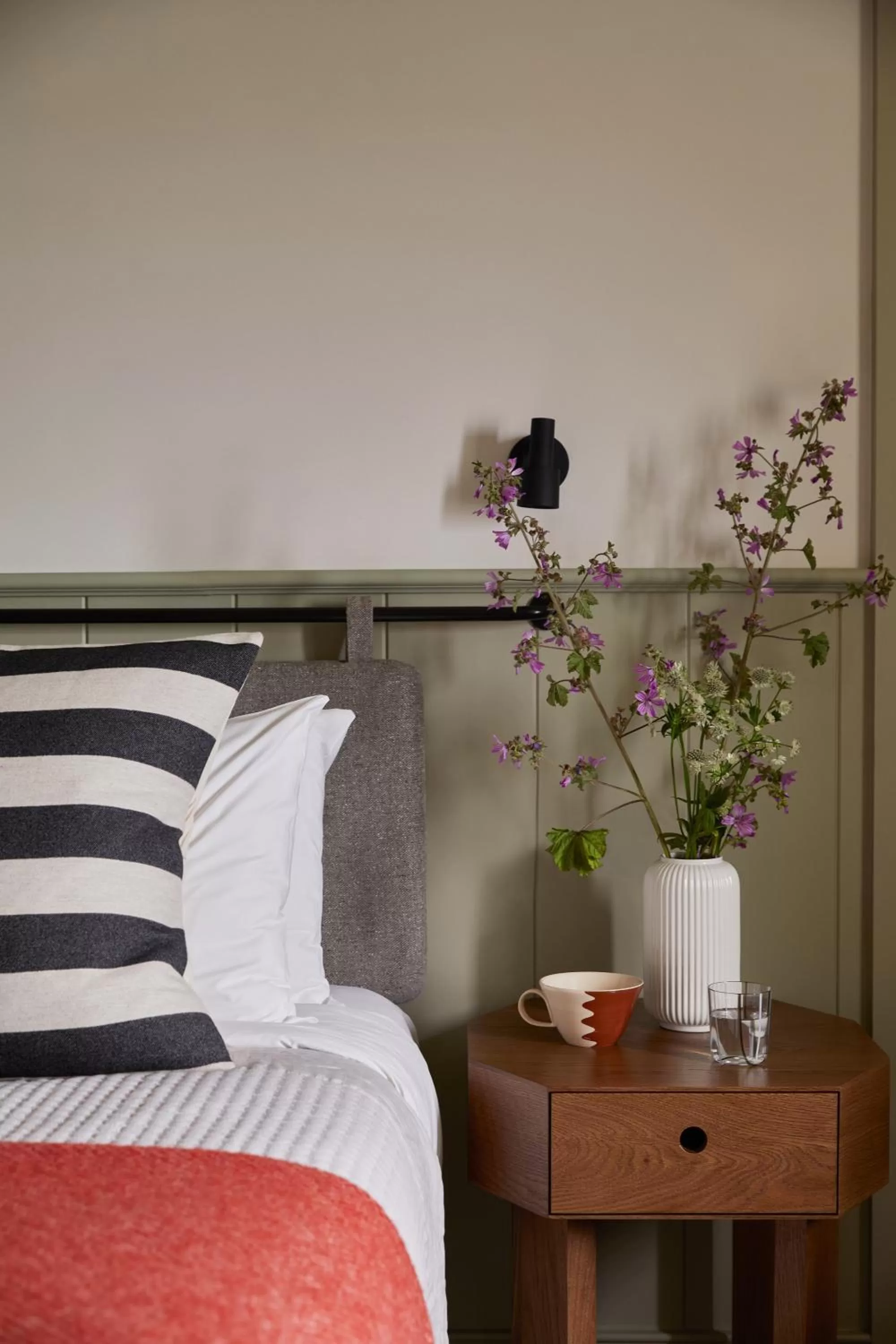 Bedroom, Bed in Moonfleet Manor Hotel