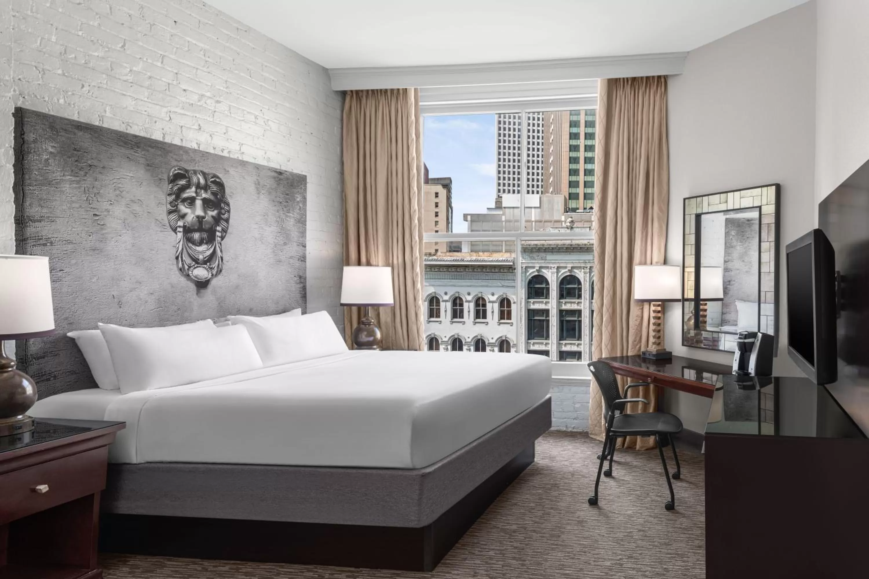 View (from property/room), Bed in Crowne Plaza New Orleans French Qtr - Astor by IHG