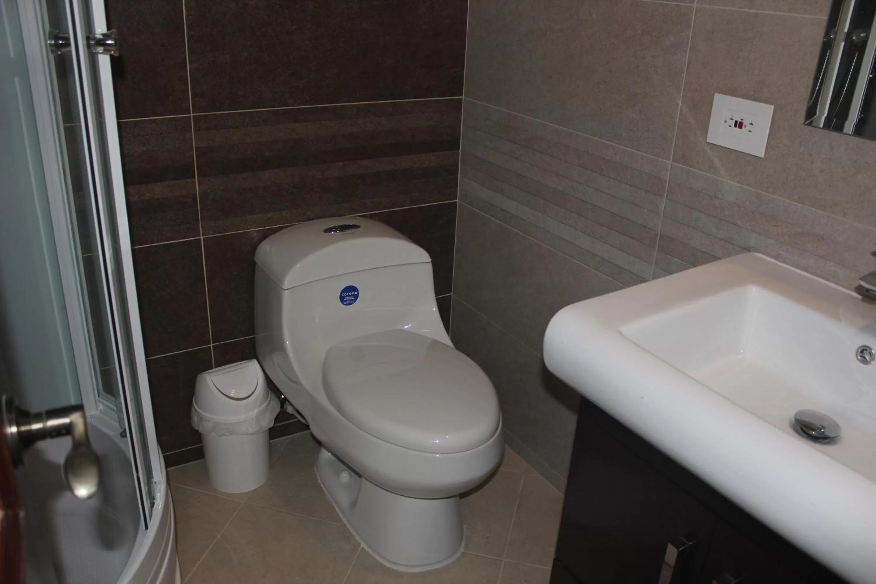 Shower, Bathroom in Hotel Palonegro