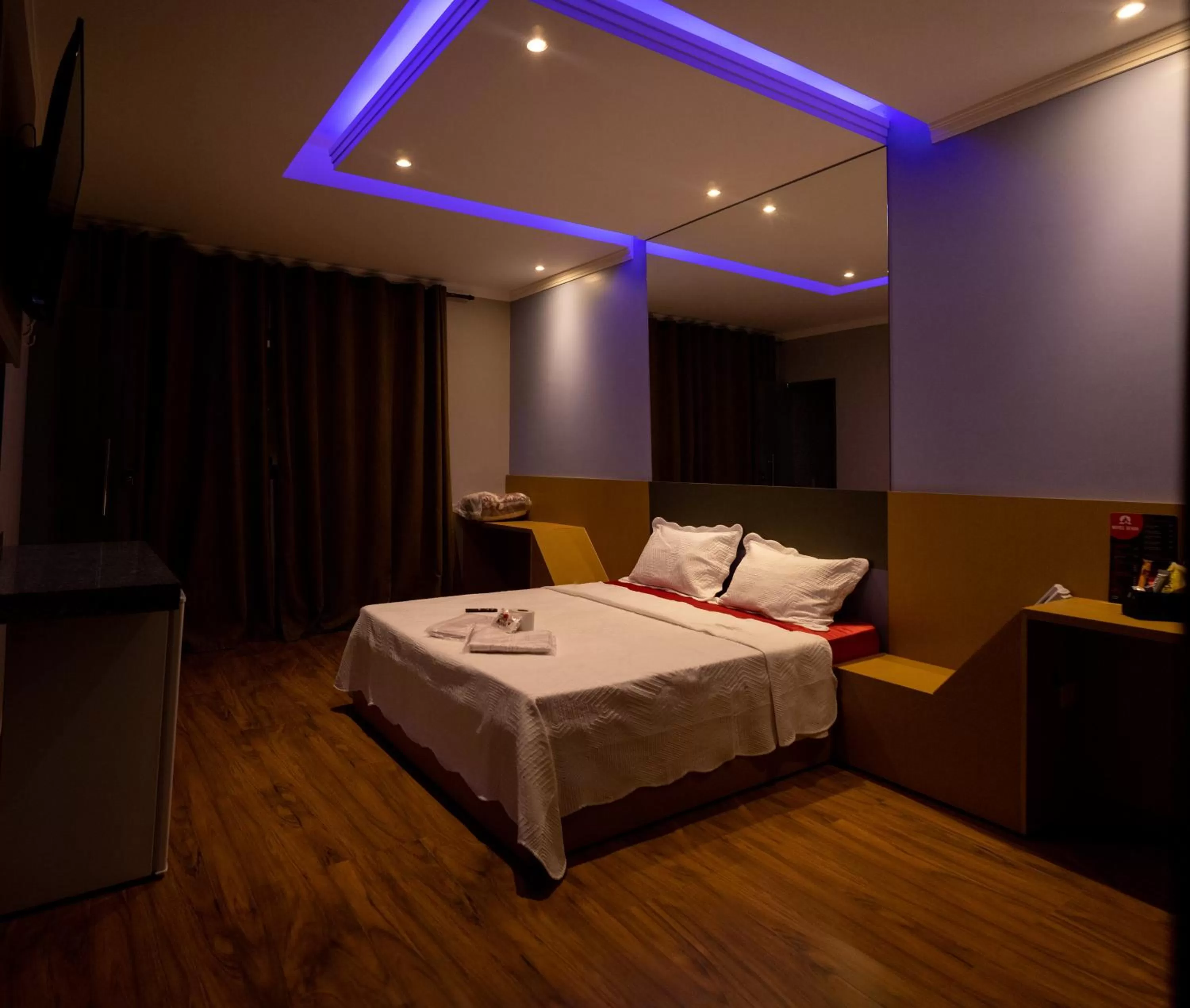 Bedroom, Bed in Motel Tenda