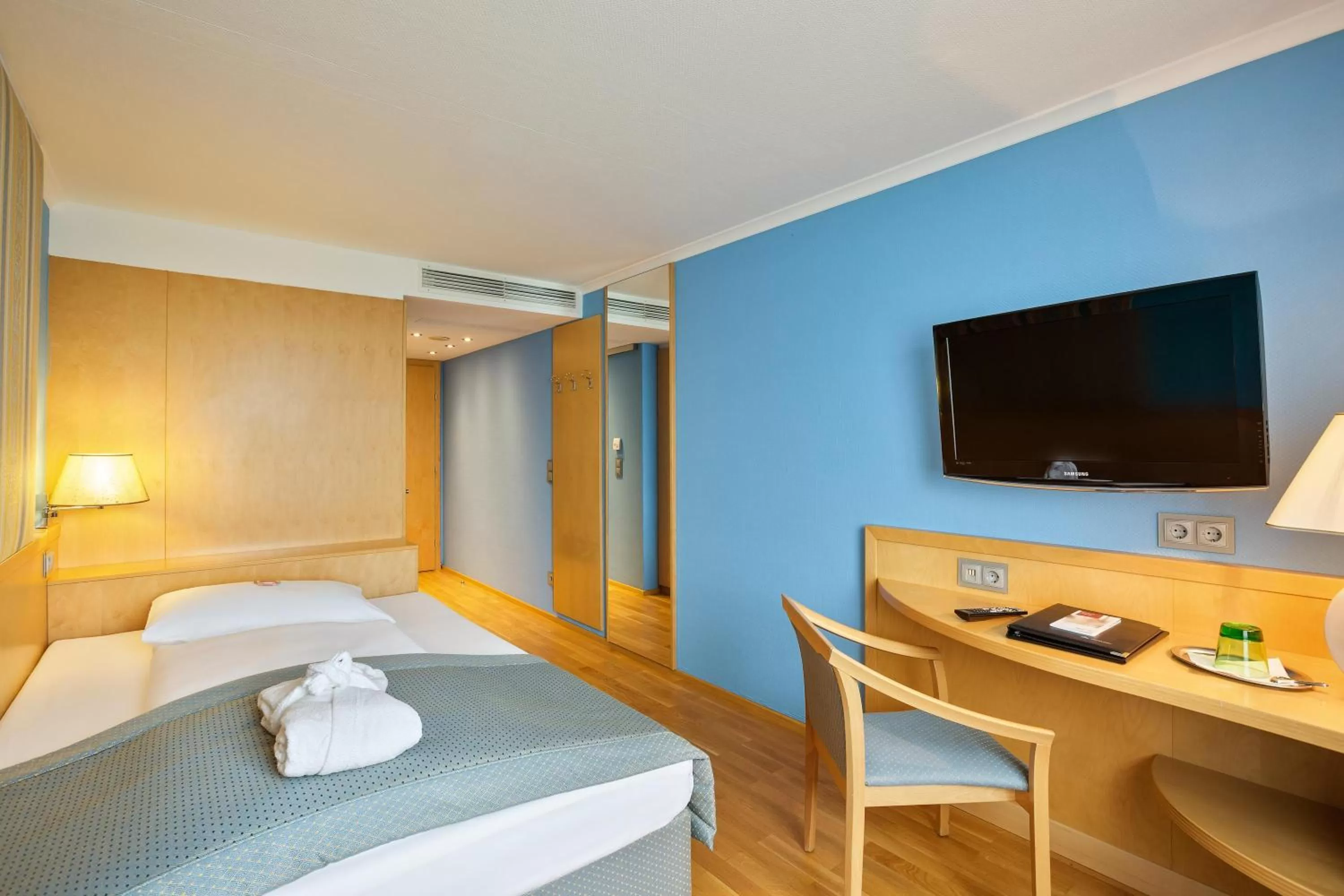 TV and multimedia, Bed in Austria Trend Hotel Ananas Wien