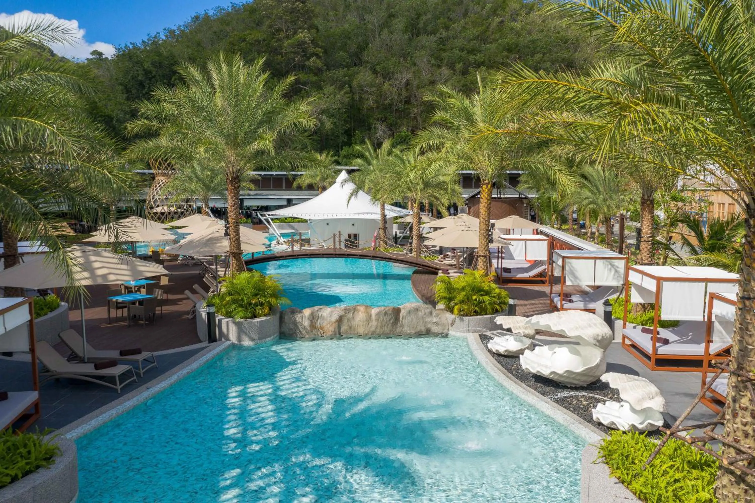 Swimming pool in Patong Bay Hill