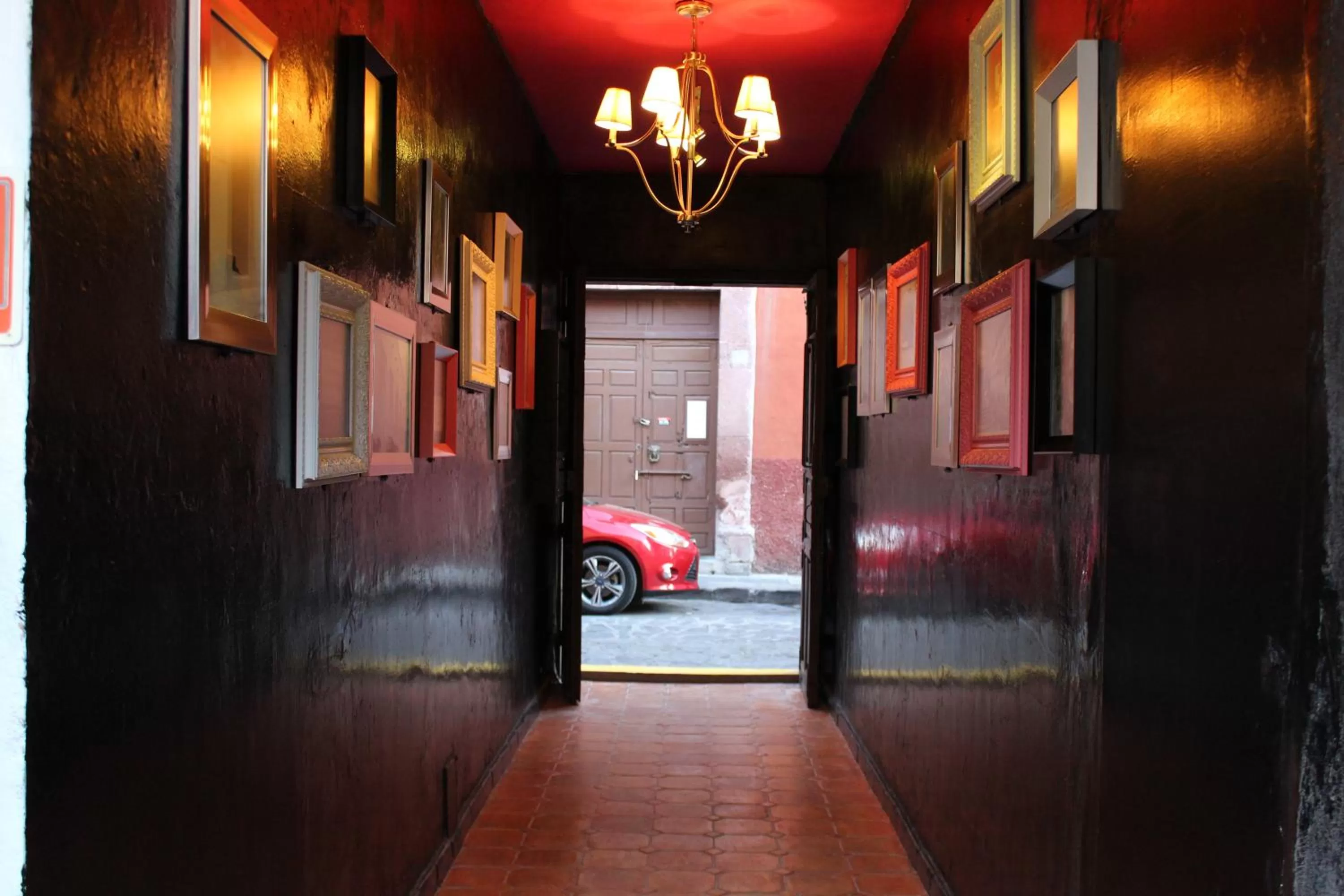 Property building in Hotel Punto 79