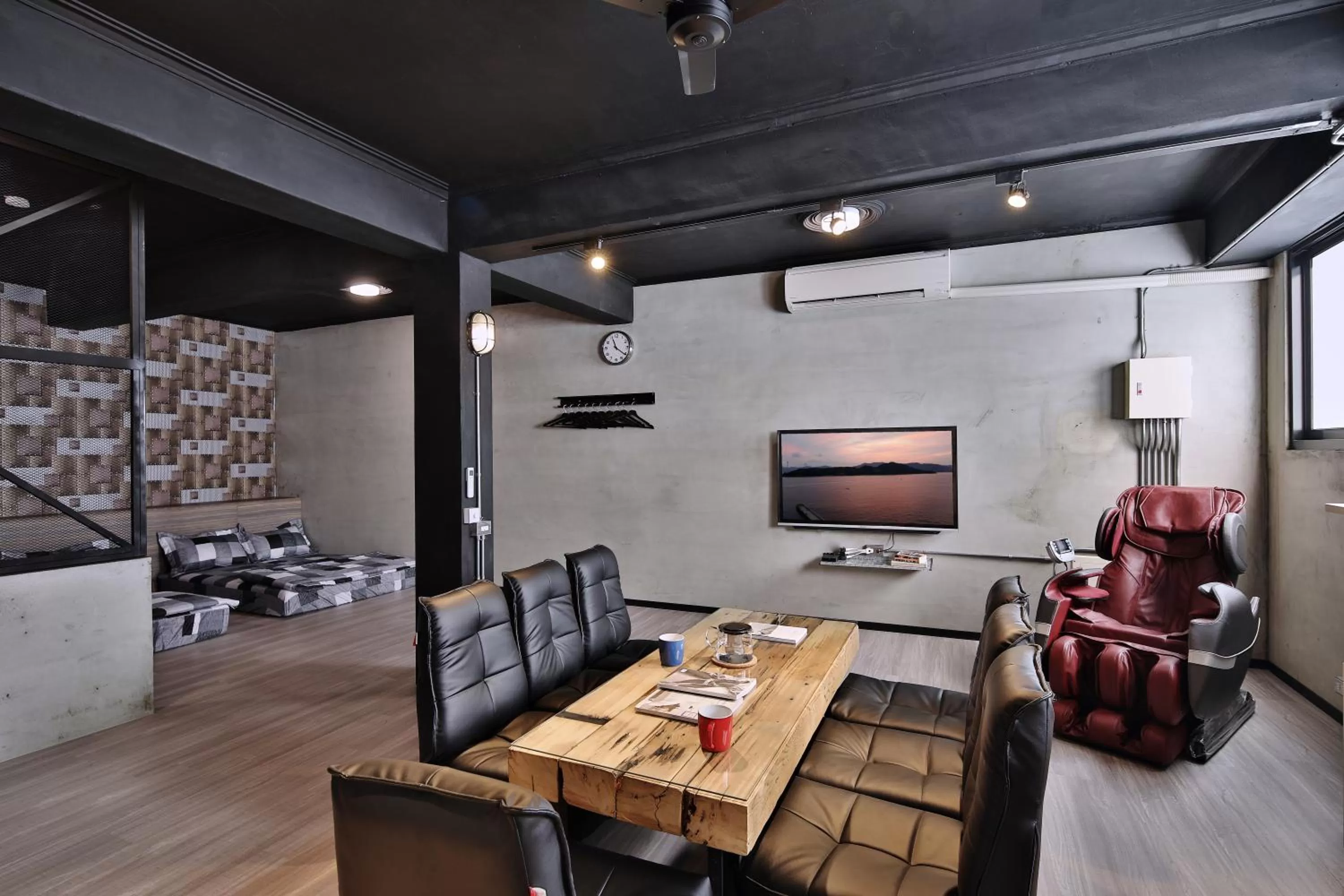 Full House of Happiness B&B