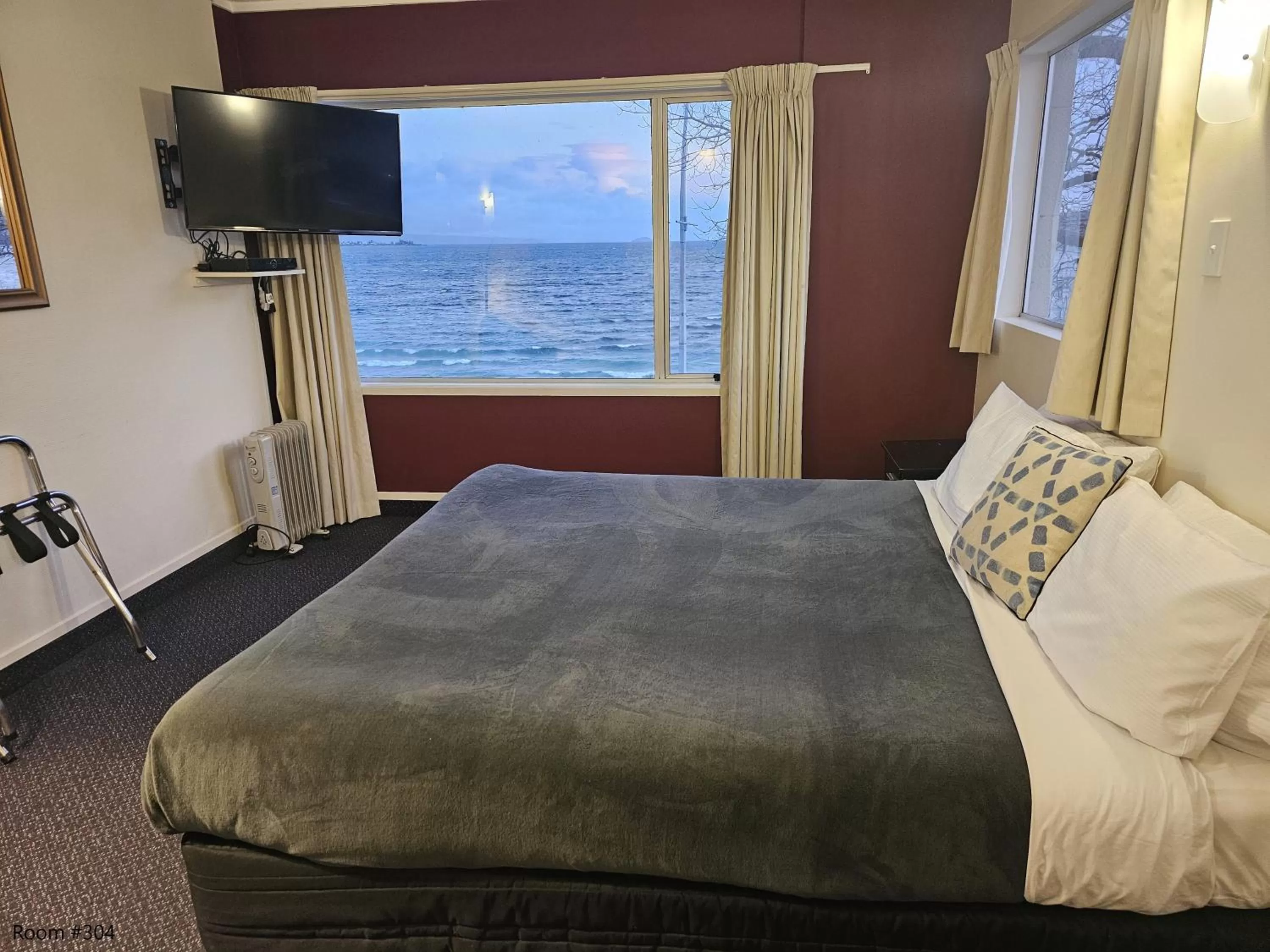 Bed in Tui Oaks Motel