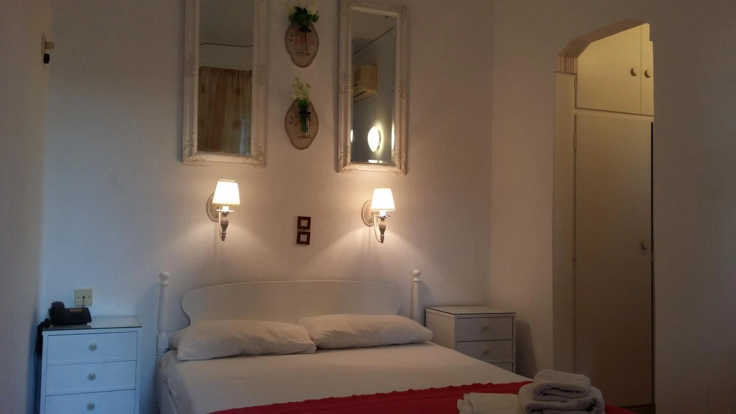 Photo of the whole room, Bed in Rachel Hotel