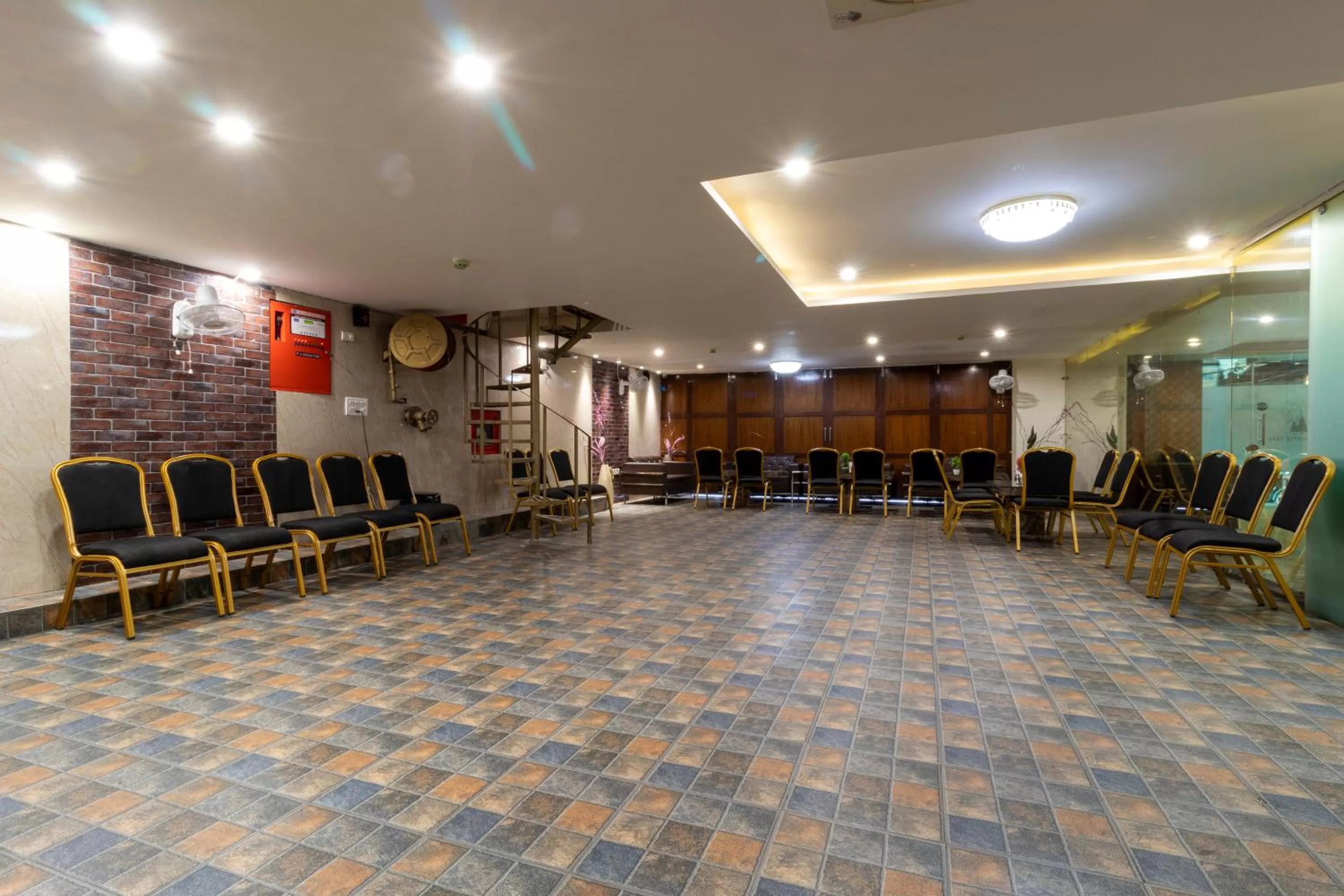 Restaurant/places to eat in Hotel Tripple Tree - Karol Bagh