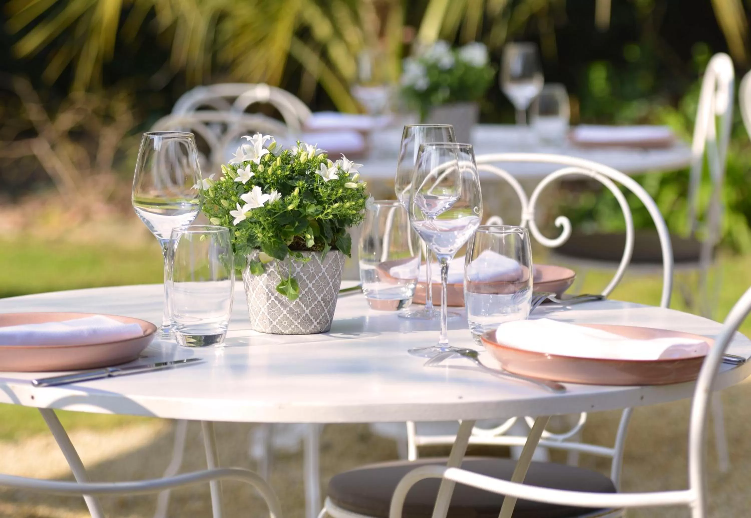 Restaurant/places to eat in Chateau La Cheneviere